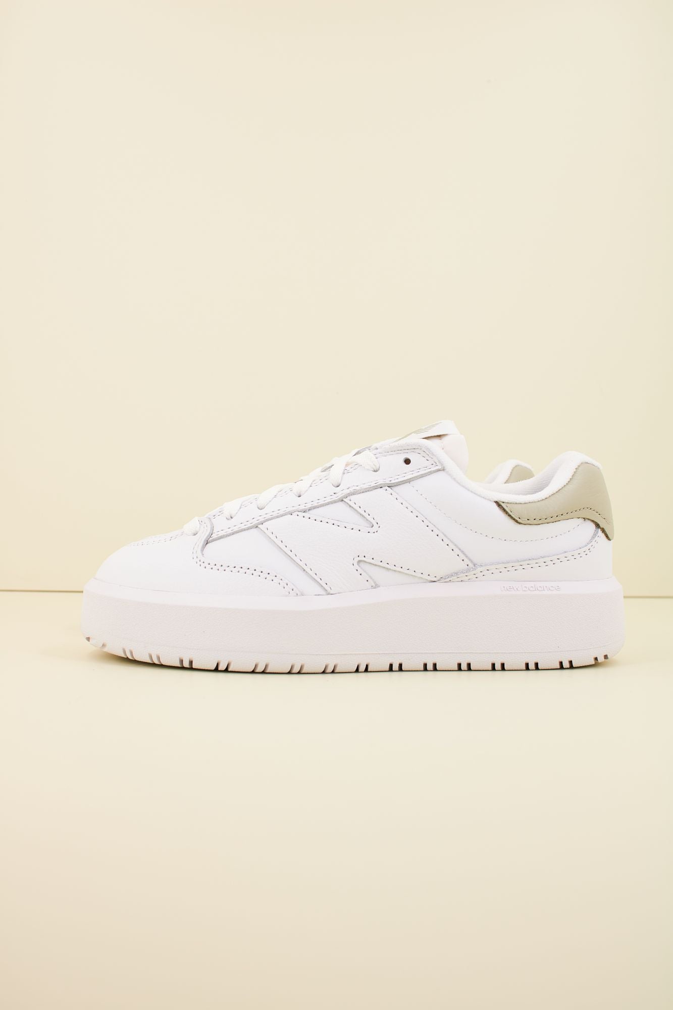 NEW BALANCE CT302 CLC en color BLANCO (1)