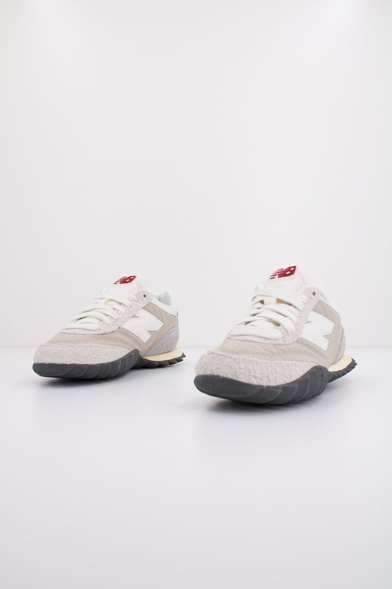 NEW BALANCE URC30 EC  en color BEIS (2)