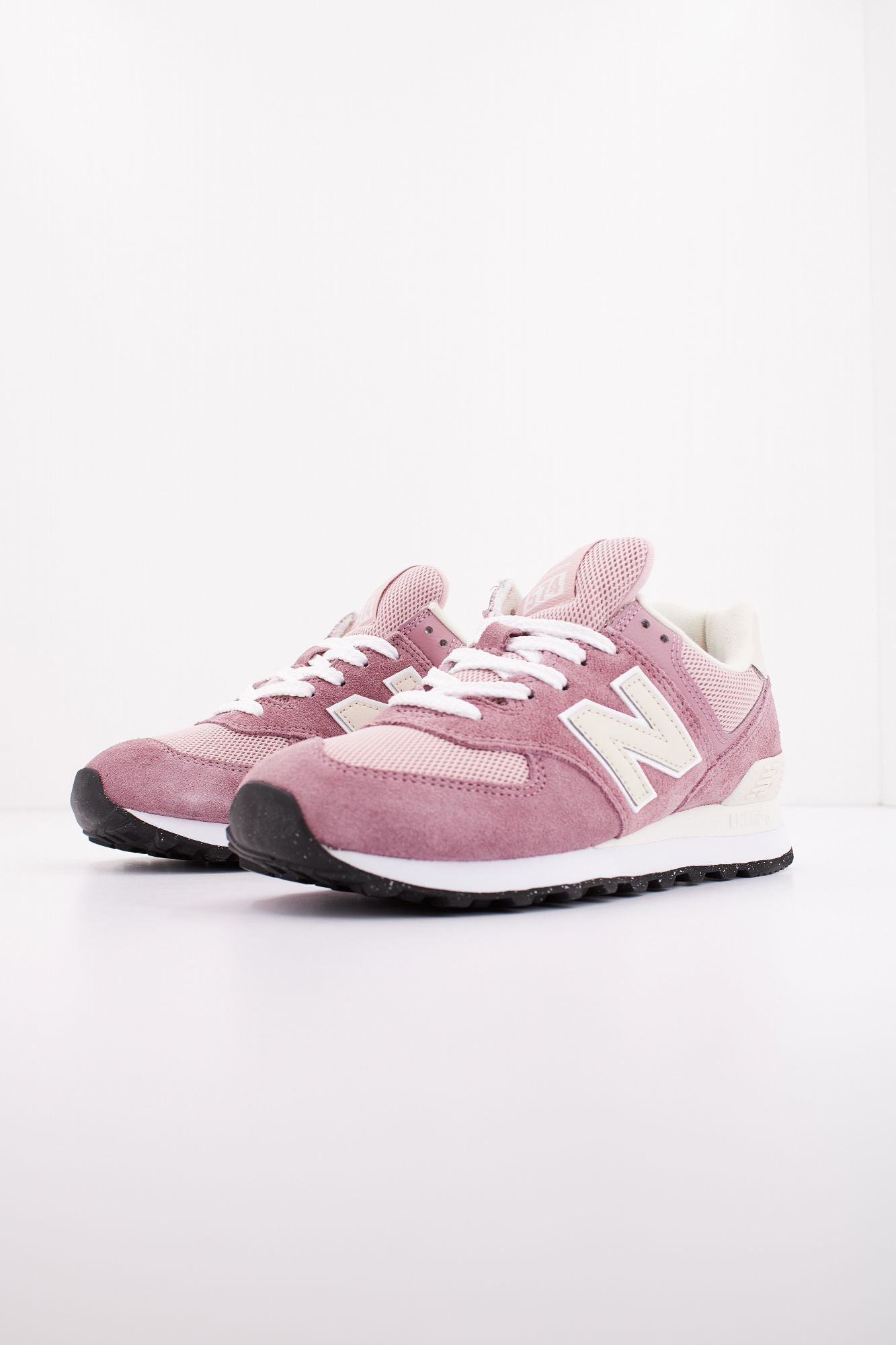 NEW BALANCE U574 BWE en color ROSA (2)