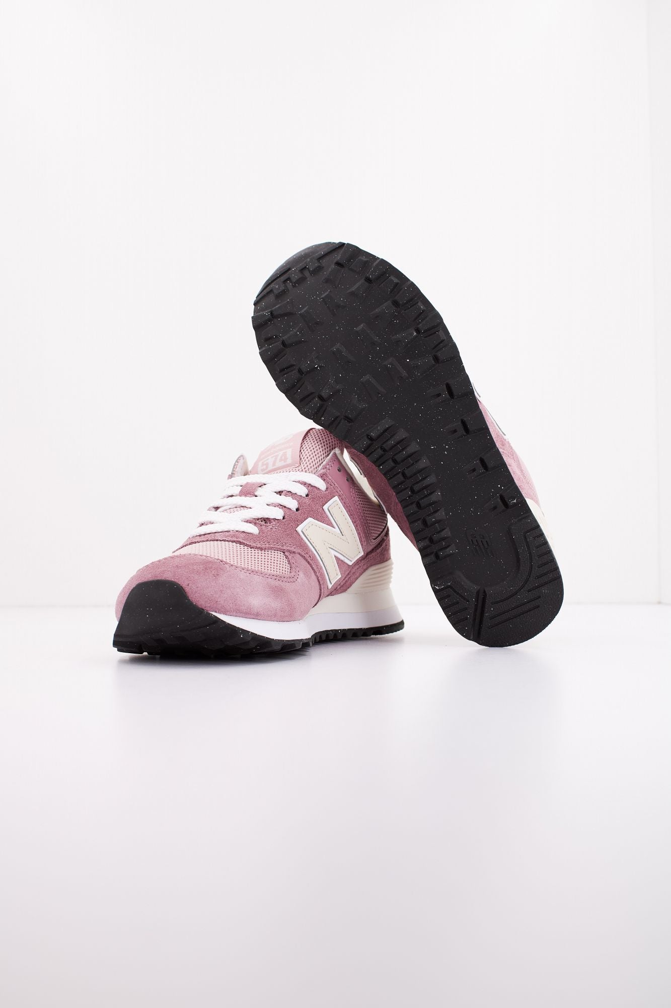 NEW BALANCE U574 BWE en color ROSA (4)
