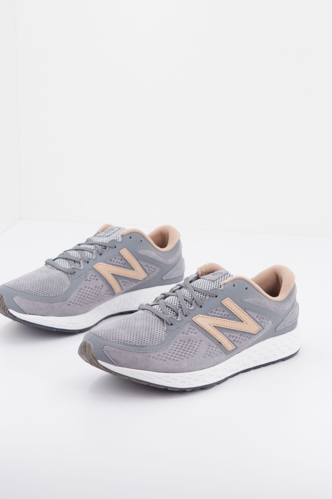 NEW BALANCE MLZANT NA en color GRIS (1)