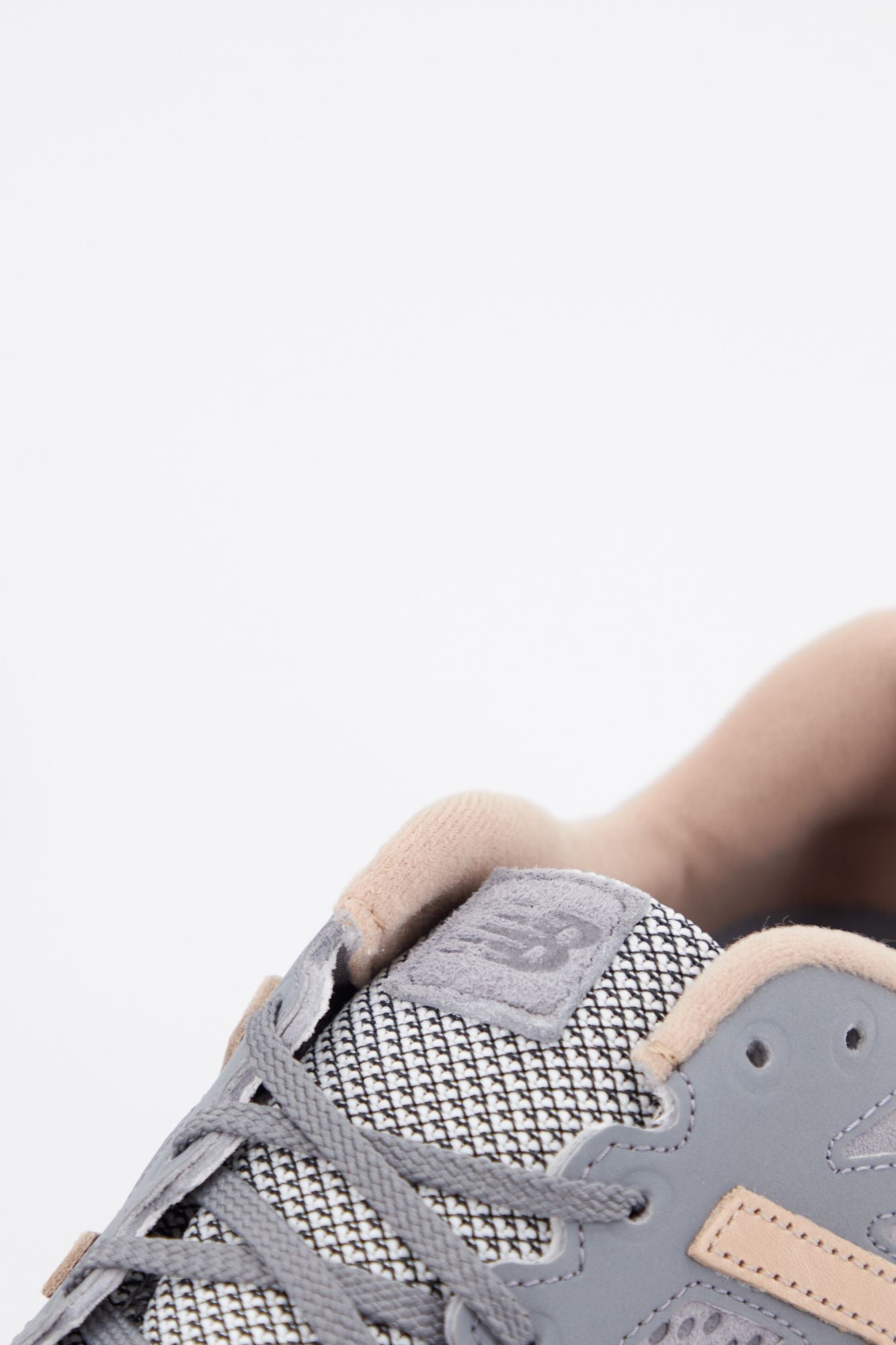 NEW BALANCE MLZANT NA en color GRIS (2)