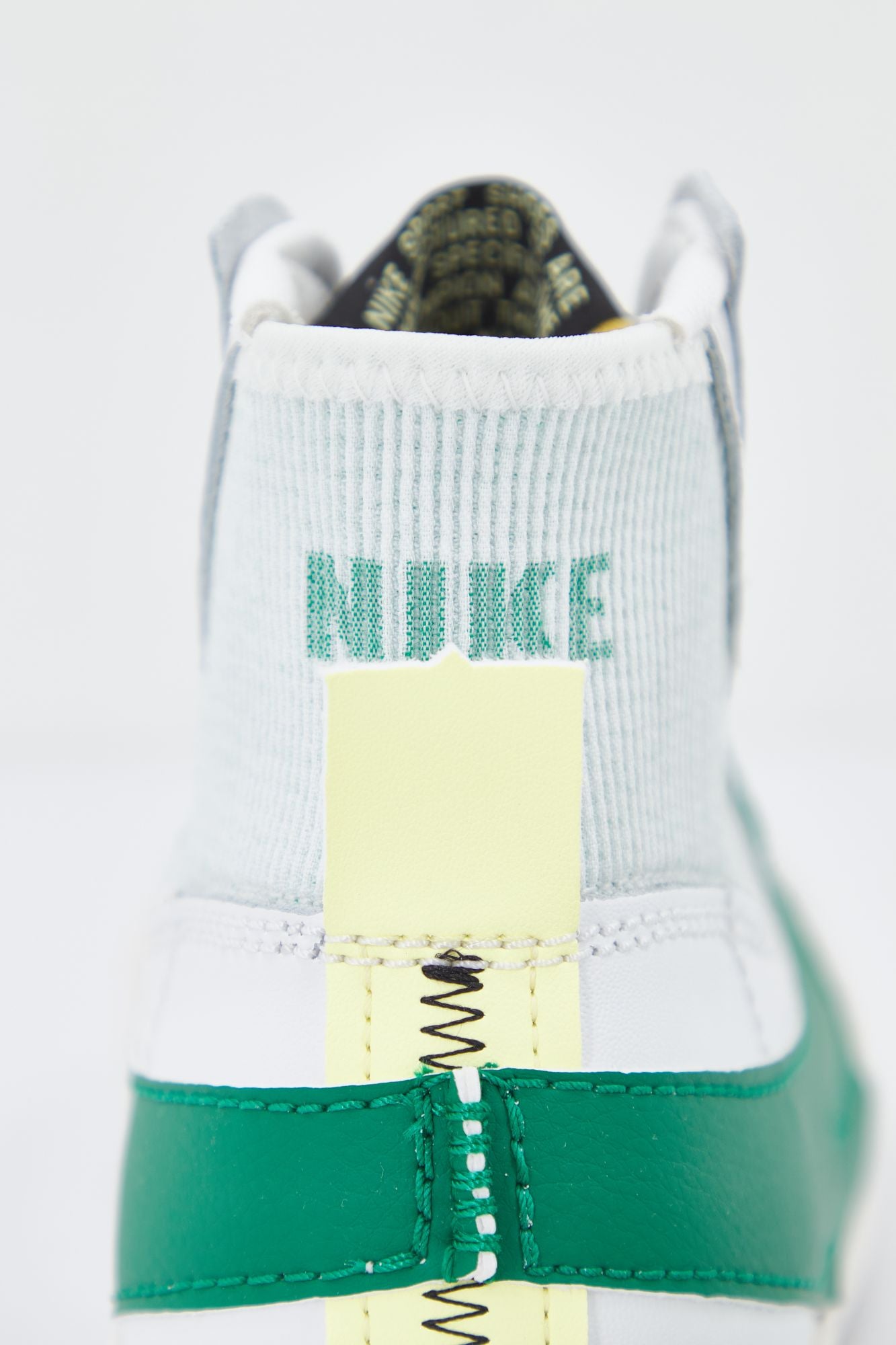 NIKE BLAZER MID '77 JUMBO TPA C/ en color BLANCO (4)