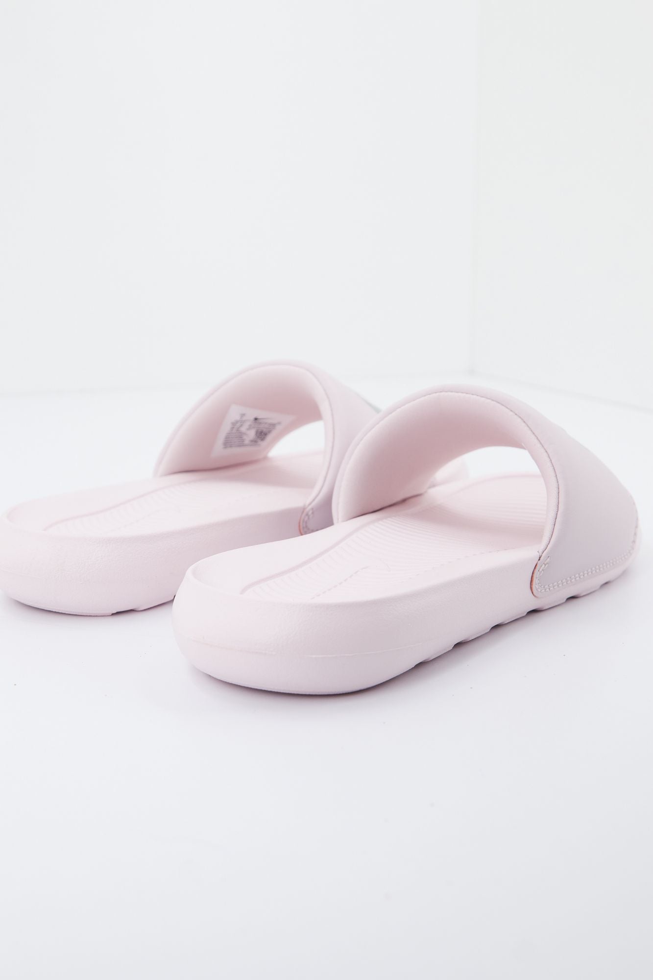 NIKE  WMNS VICTORI ONE SLIDE en color ROSA (4)