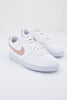 NIKE COURT VISION LOW BE WOM en color BEIS (1)