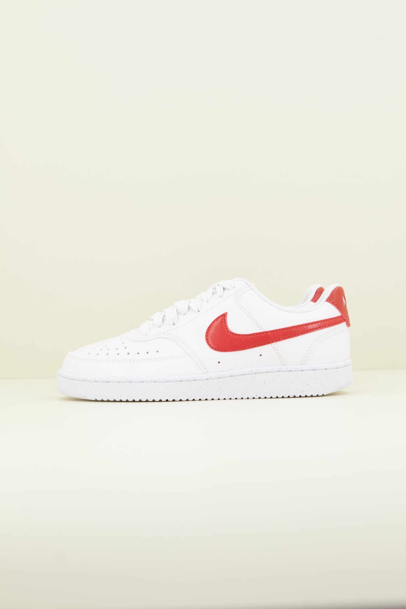 NIKE COURT VISION LOW BE WOM en color BLANCO (1)