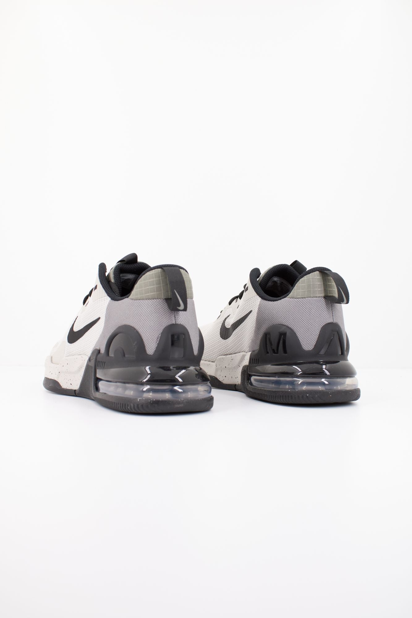 NIKE ALPHA TRAINER 5 en color GRIS (3)