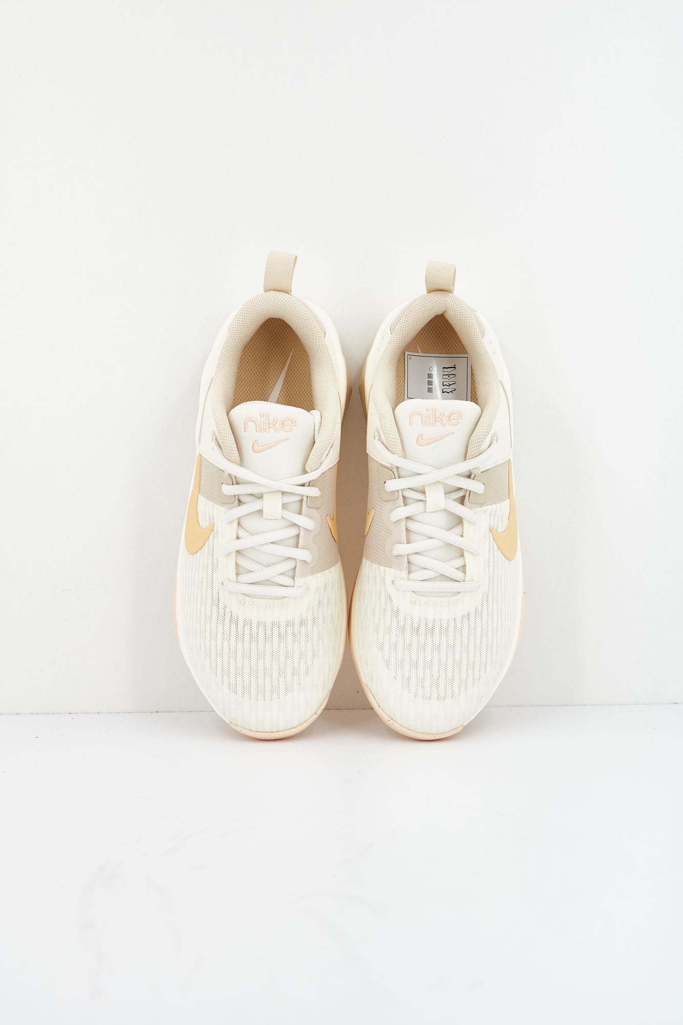 NIKE ZOOM BELLA 6 AA en color BEIS (2)