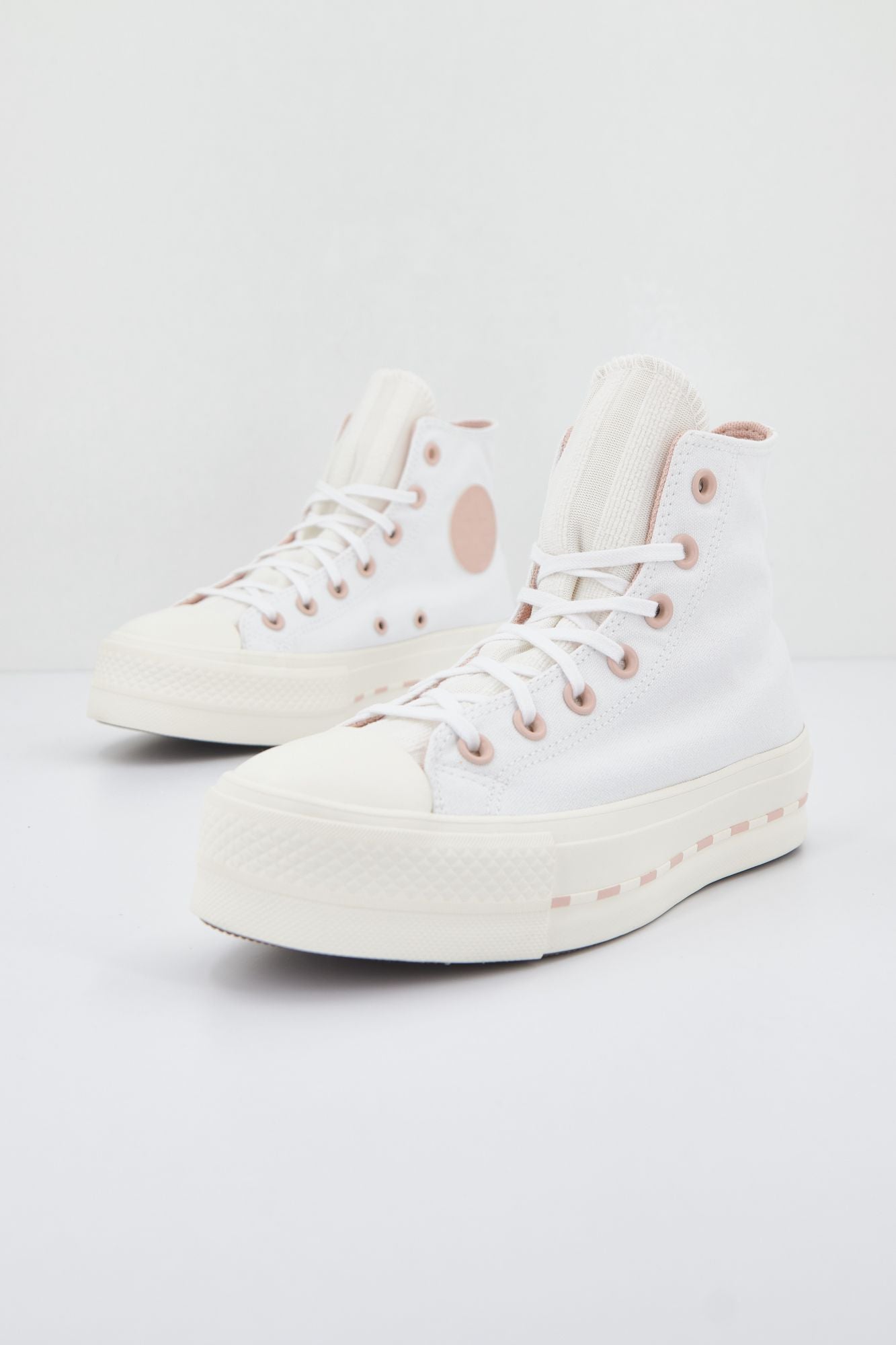 CONVERSE CHUCK TAYLOR ALL STAR LIFT en color BLANCO (2)