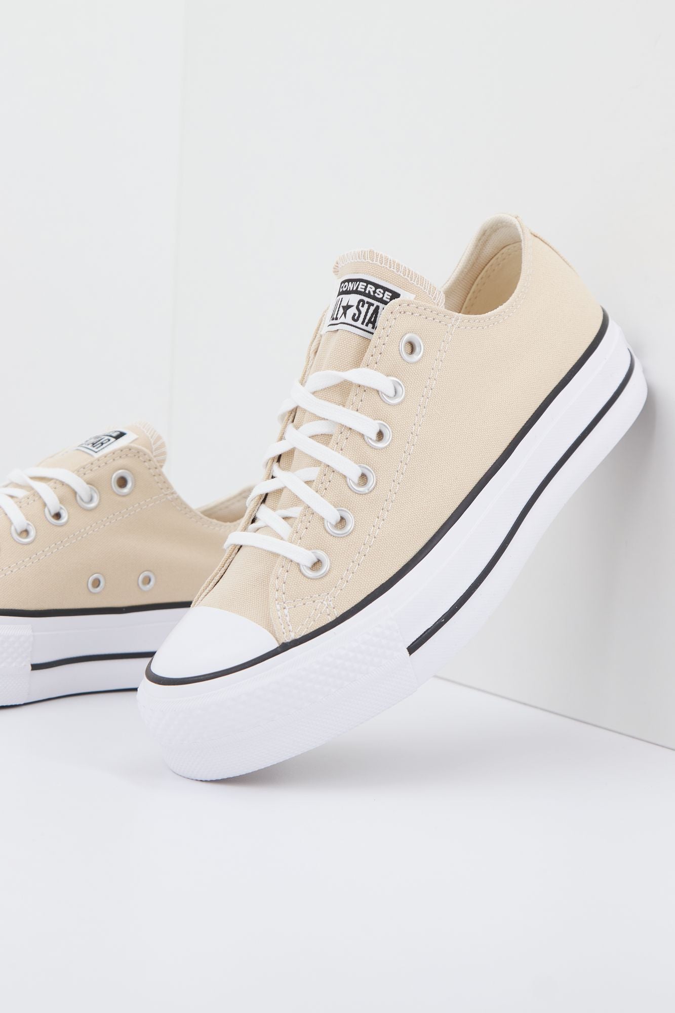 CONVERSE CHUCK TAYLOR ALL STAR LIFT OX en color BEIS (1)