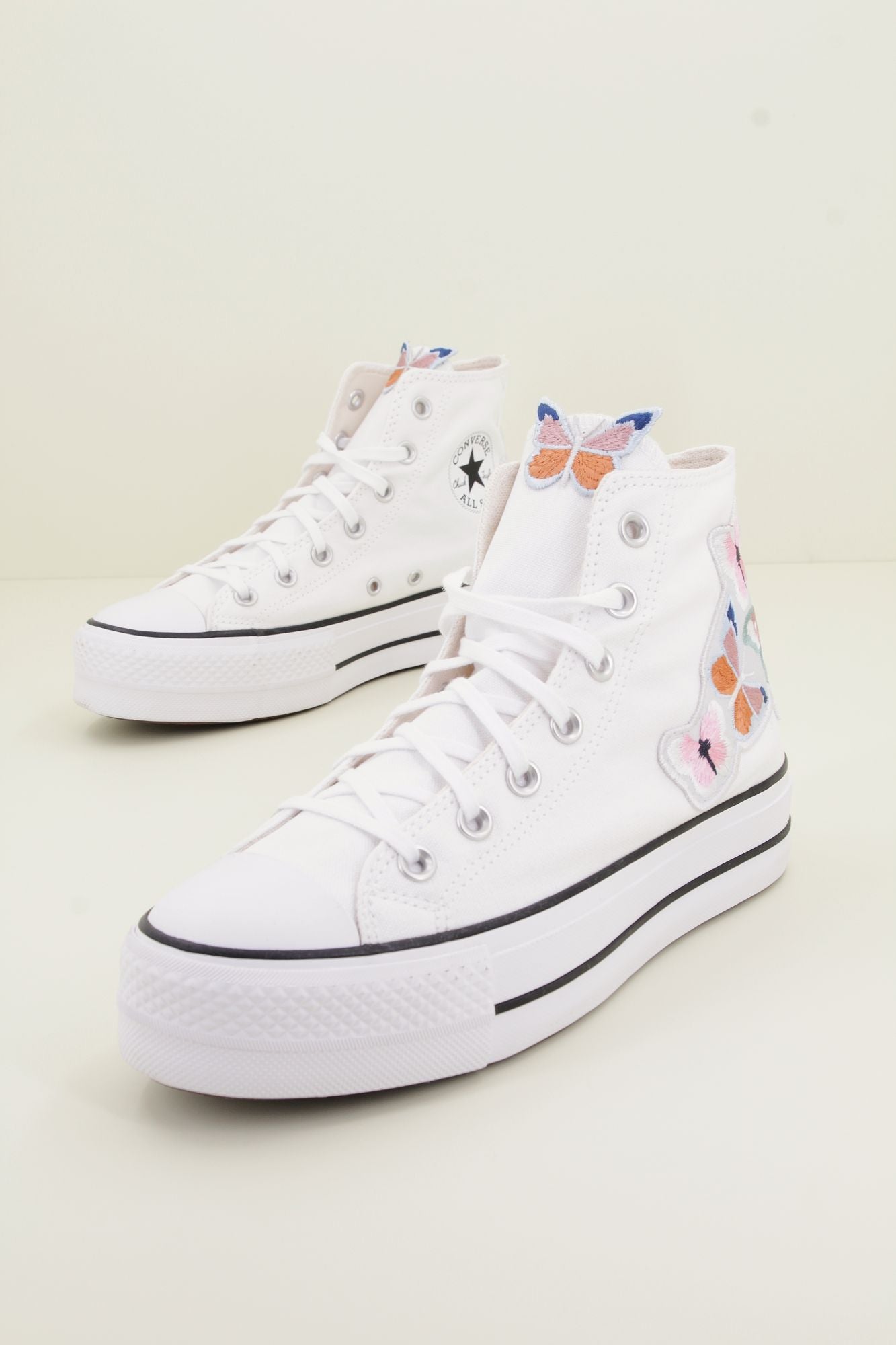 CONVERSE CHUCK TAYLOR ALL STAR LIFT CANVAS LTD en color BLANCO (2)