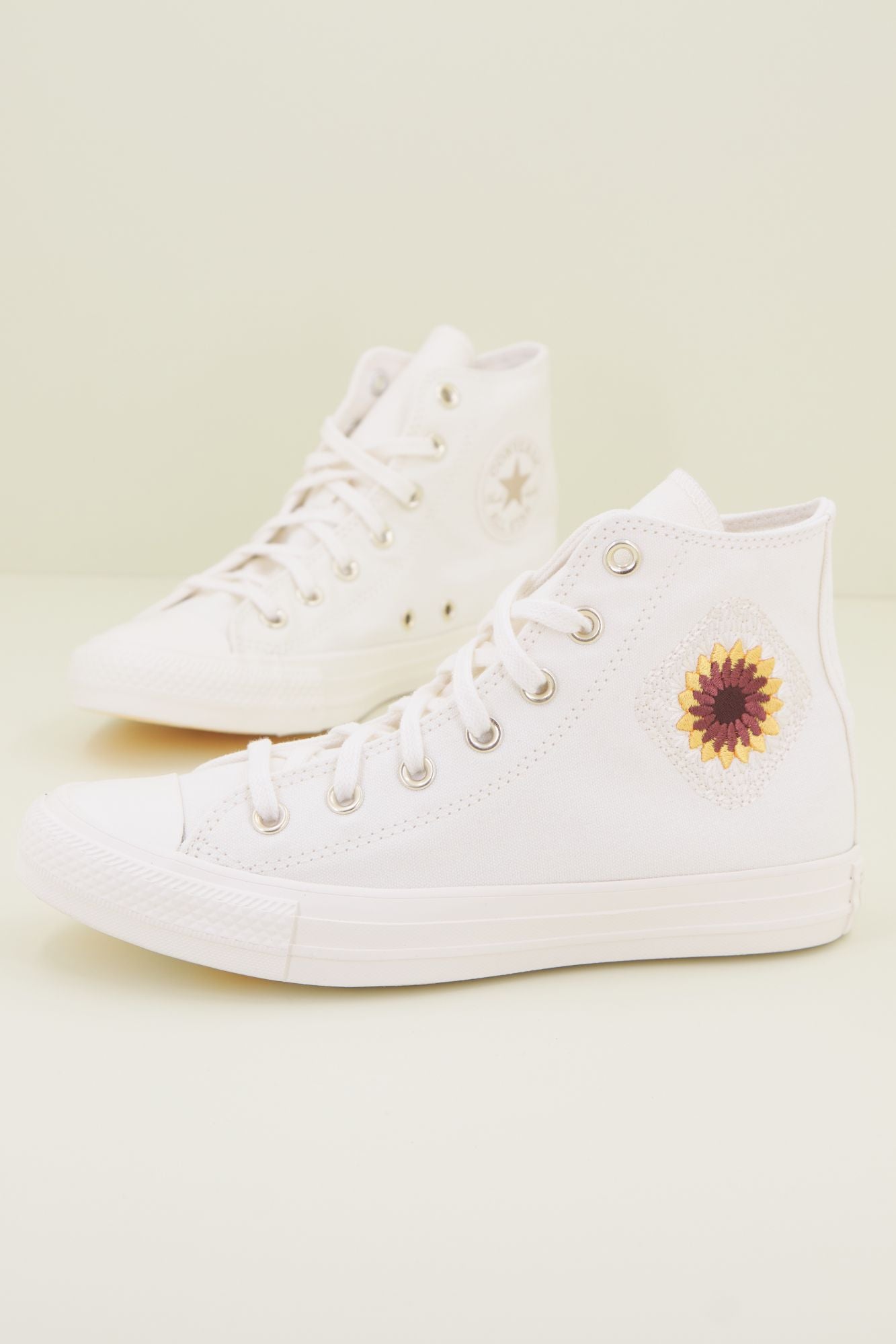 CONVERSE CHUCK TAYLOR ALL STAR HI en color BLANCO (2)