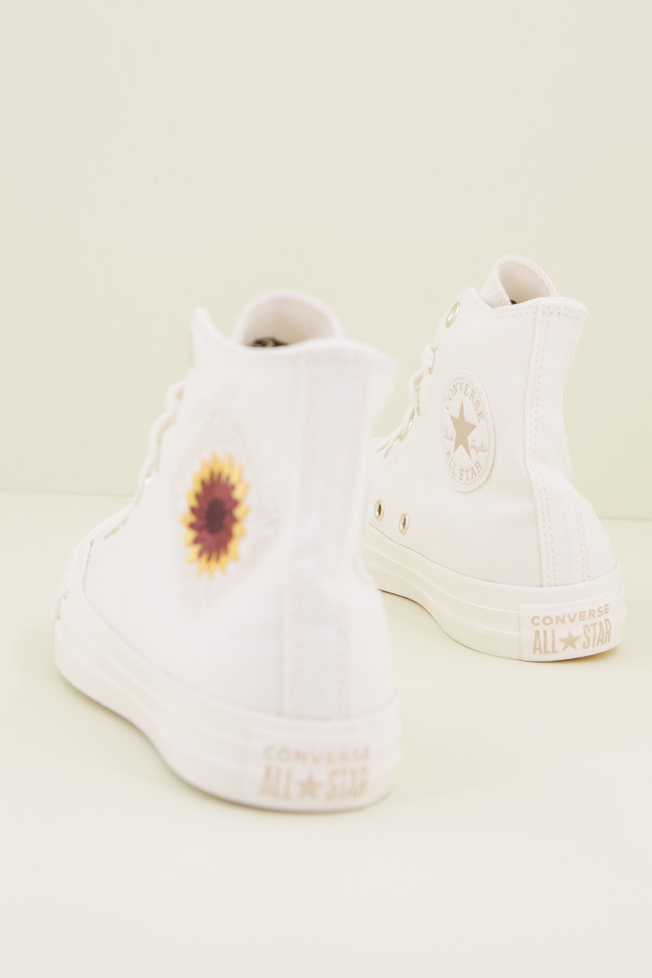 CONVERSE CHUCK TAYLOR ALL STAR HI en color BLANCO (4)