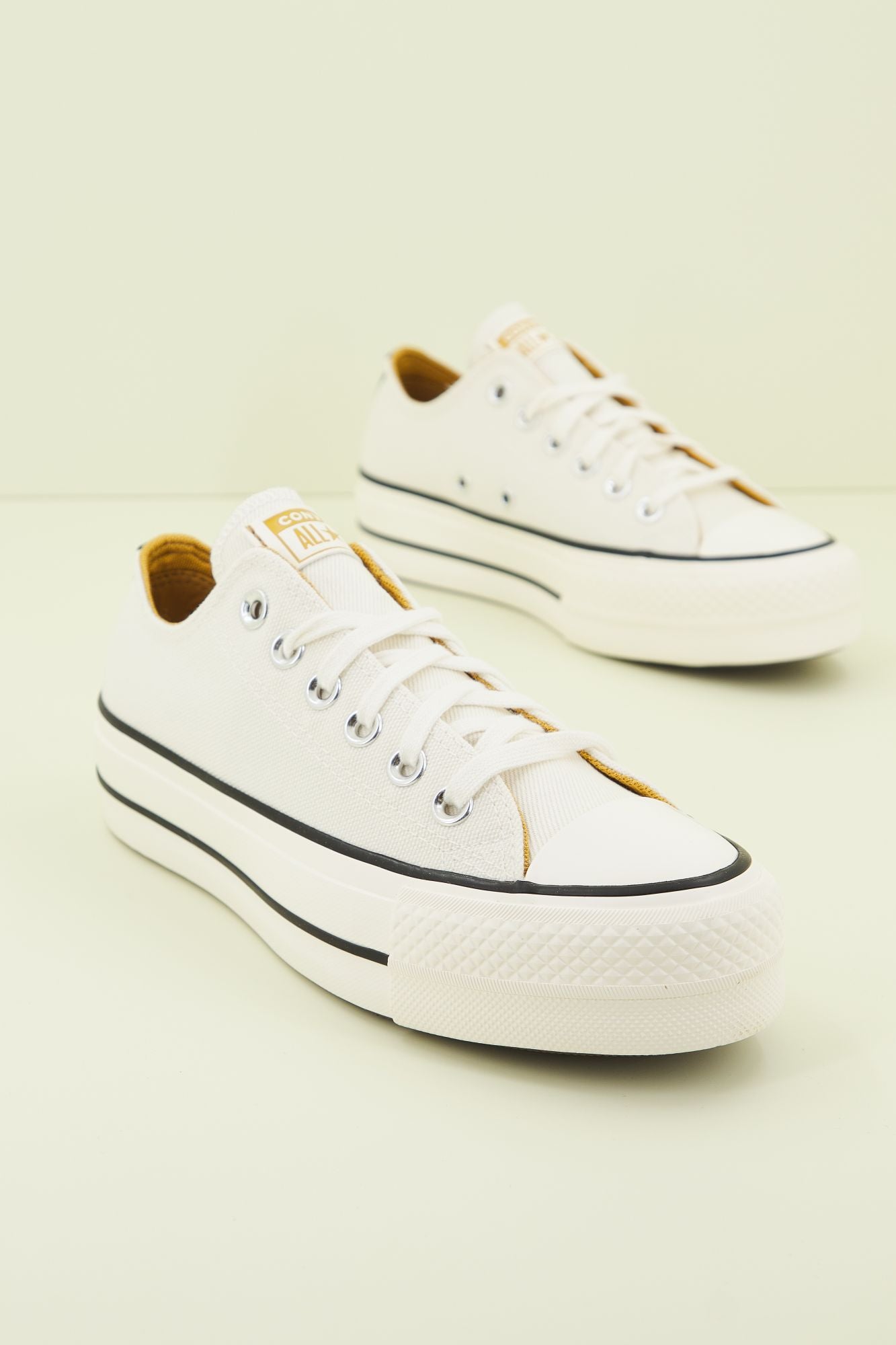 CONVERSE CHUCK TAYLOR ALL STAR LIFT OX en color BEIS (1)