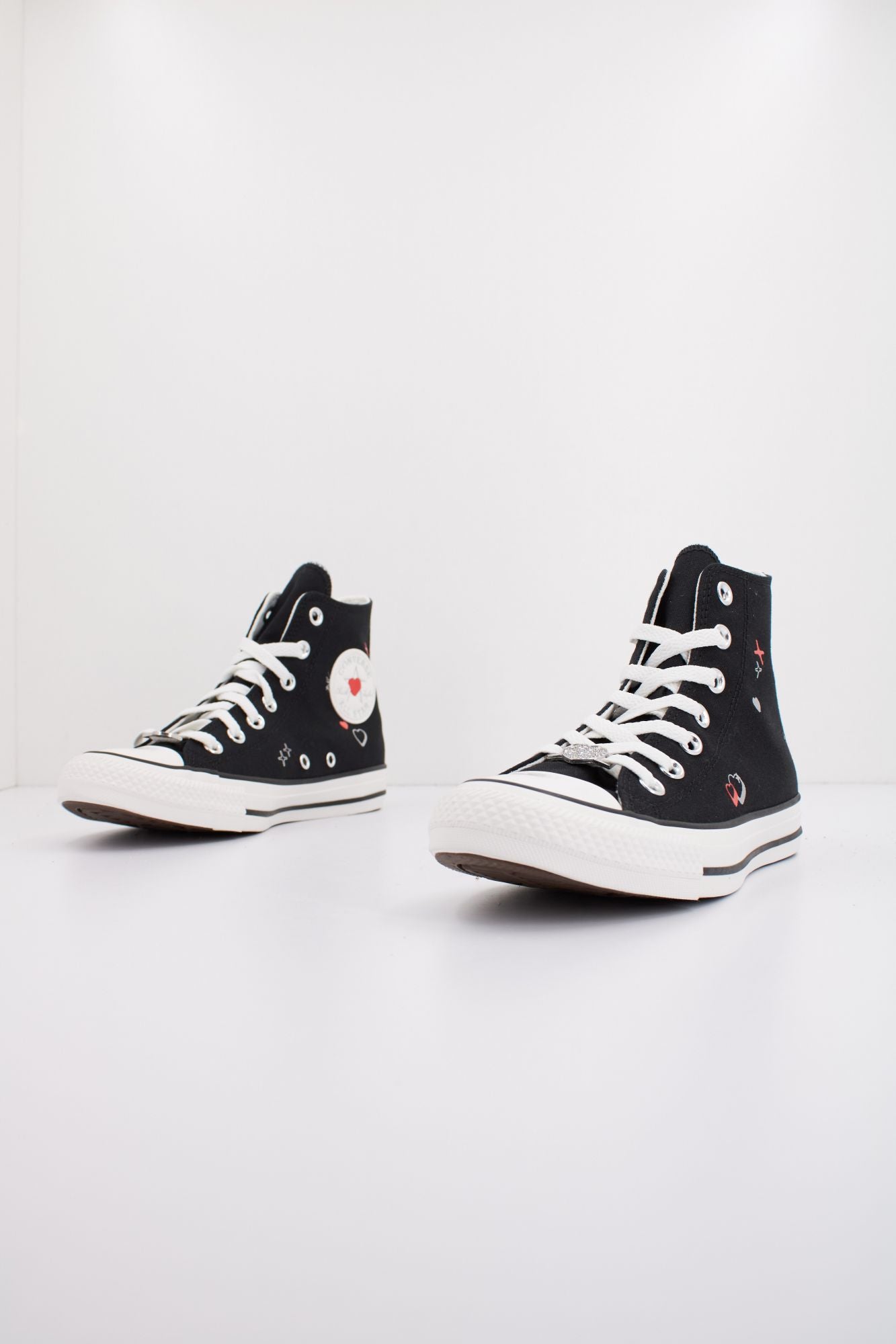 CONVERSE CHUCK TAYLOR ALL STAR Y2K HEART en color NEGRO (2)