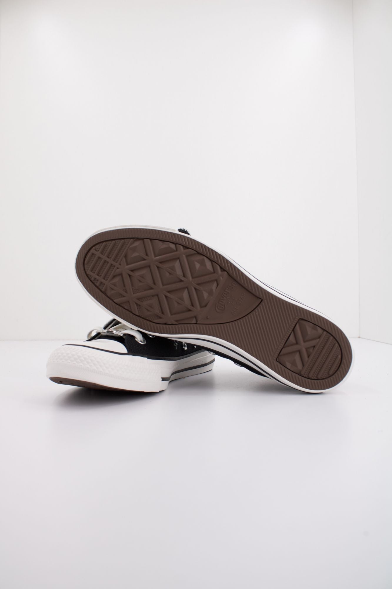 CONVERSE CHUCK TAYLOR ALL STAR Y2K HEART en color NEGRO (4)