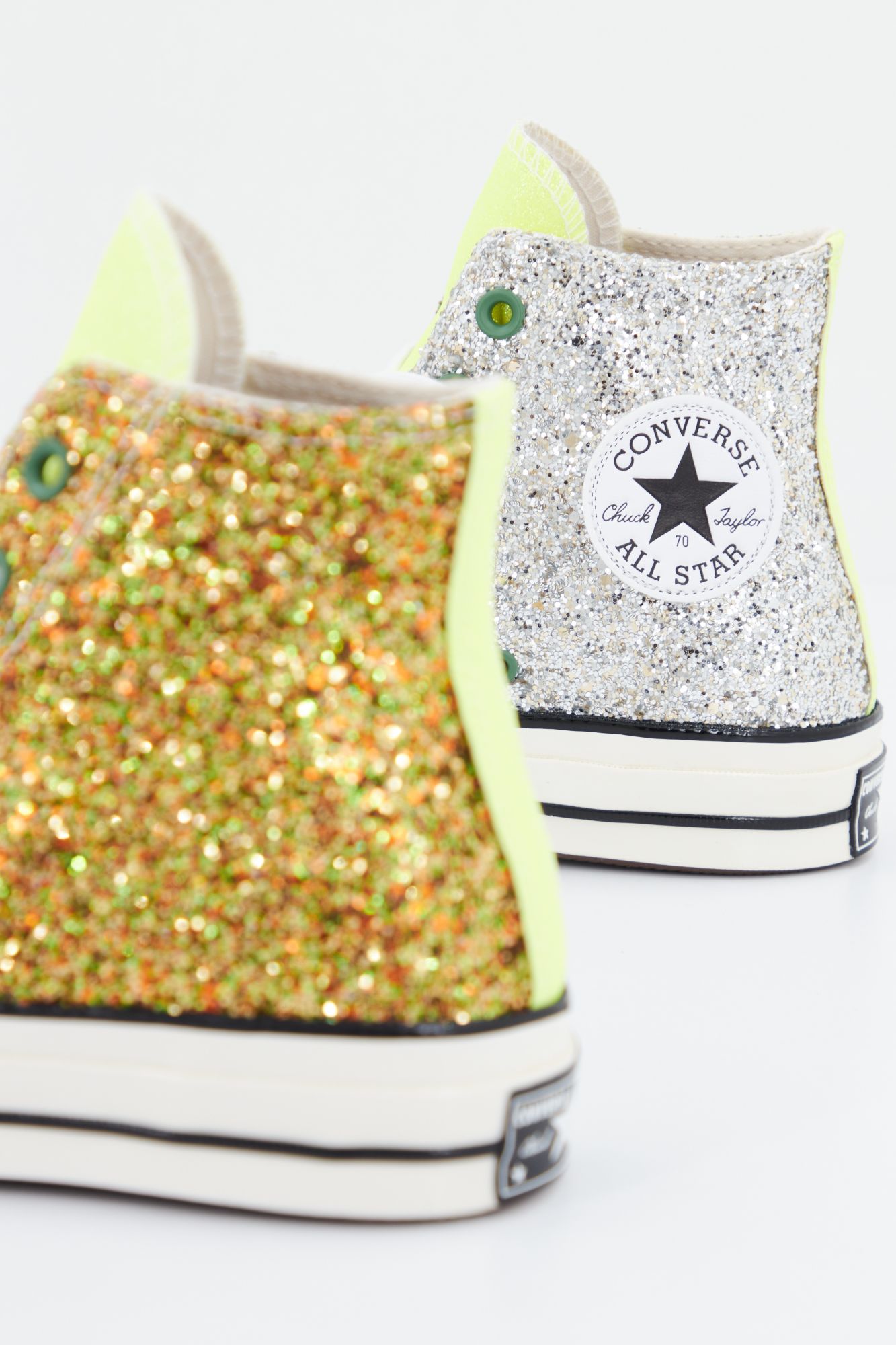 CONVERSE CHUCK 70 HI en color ORO (2)