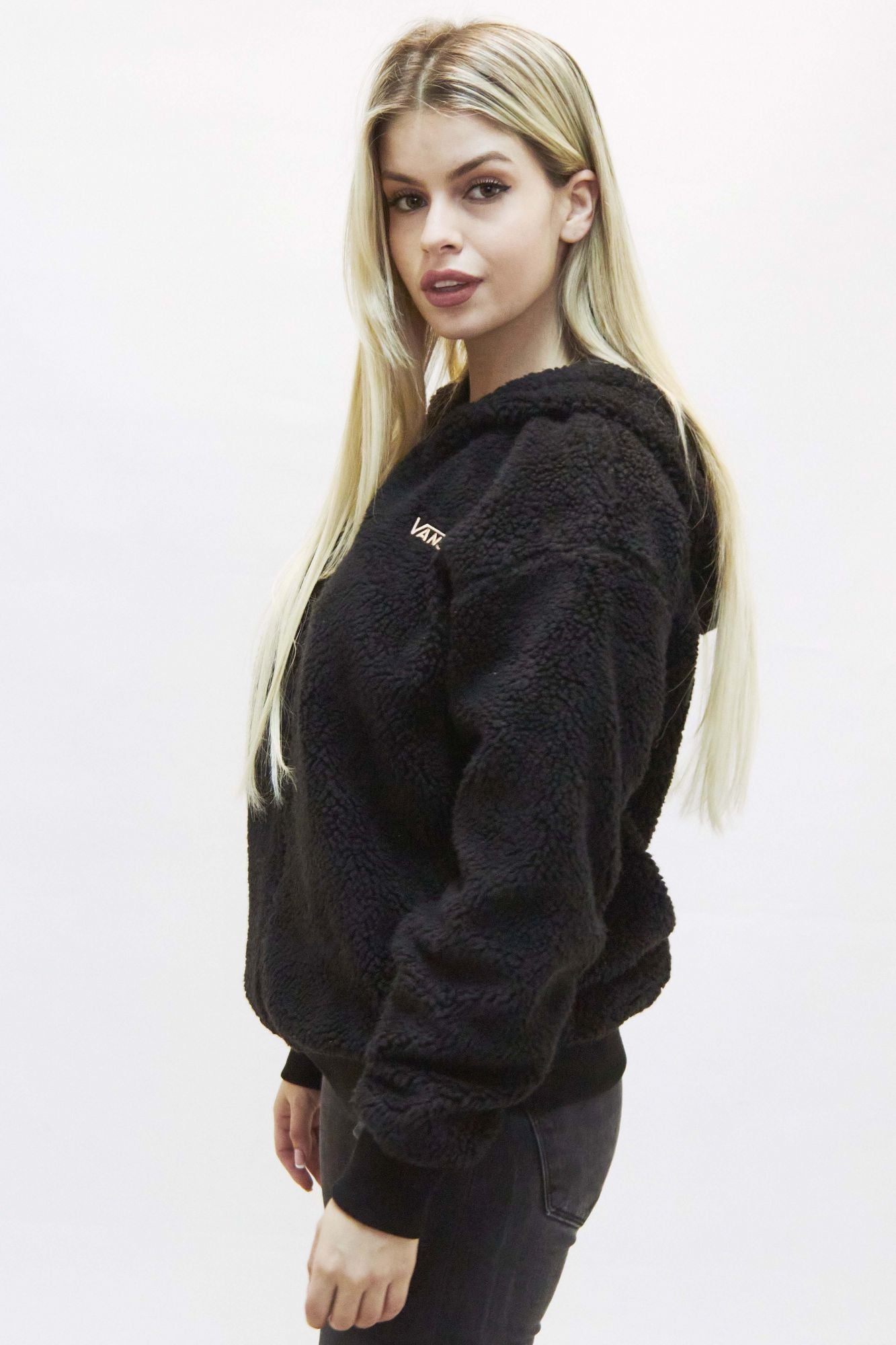 VANS SOAR UP ZIP HOODIE en color NEGRO (2)
