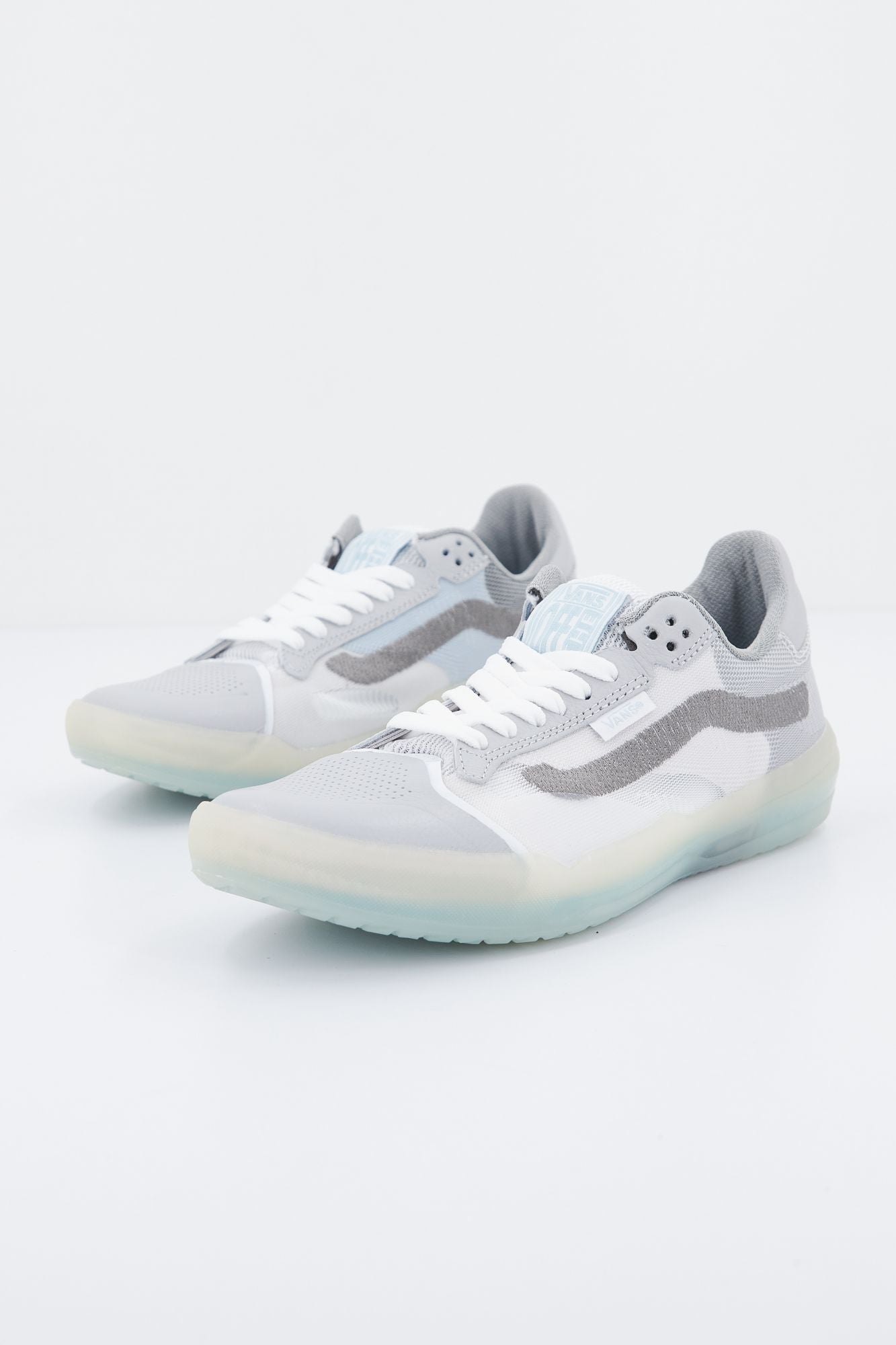 VANS UA EVDNT ULTIMATEWAFFL en color GRIS (1)