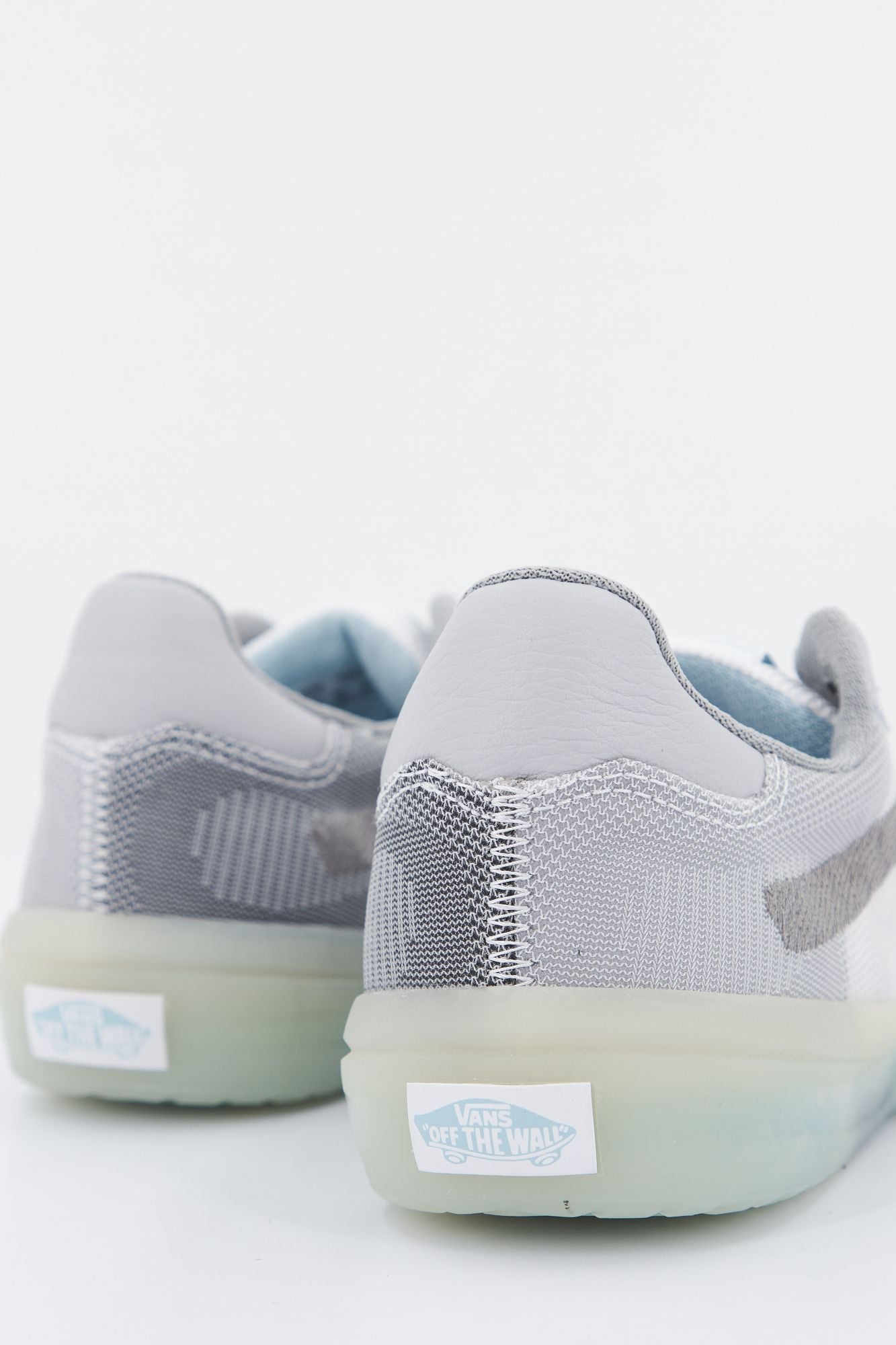 VANS UA EVDNT ULTIMATEWAFFL en color GRIS (3)