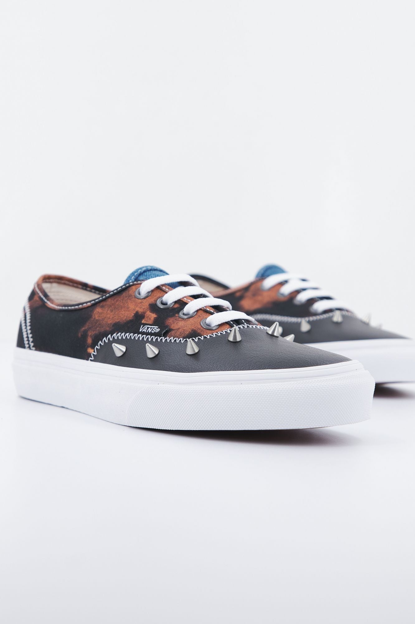 VANS UA AUTHENTIC en color NEGRO (1)