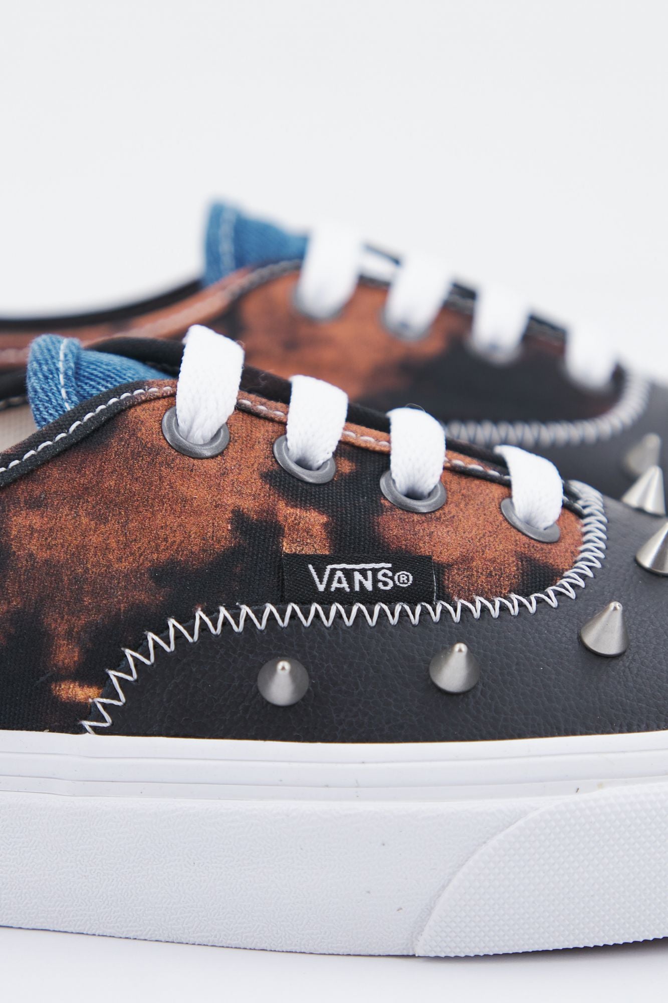 VANS UA AUTHENTIC en color NEGRO (4)