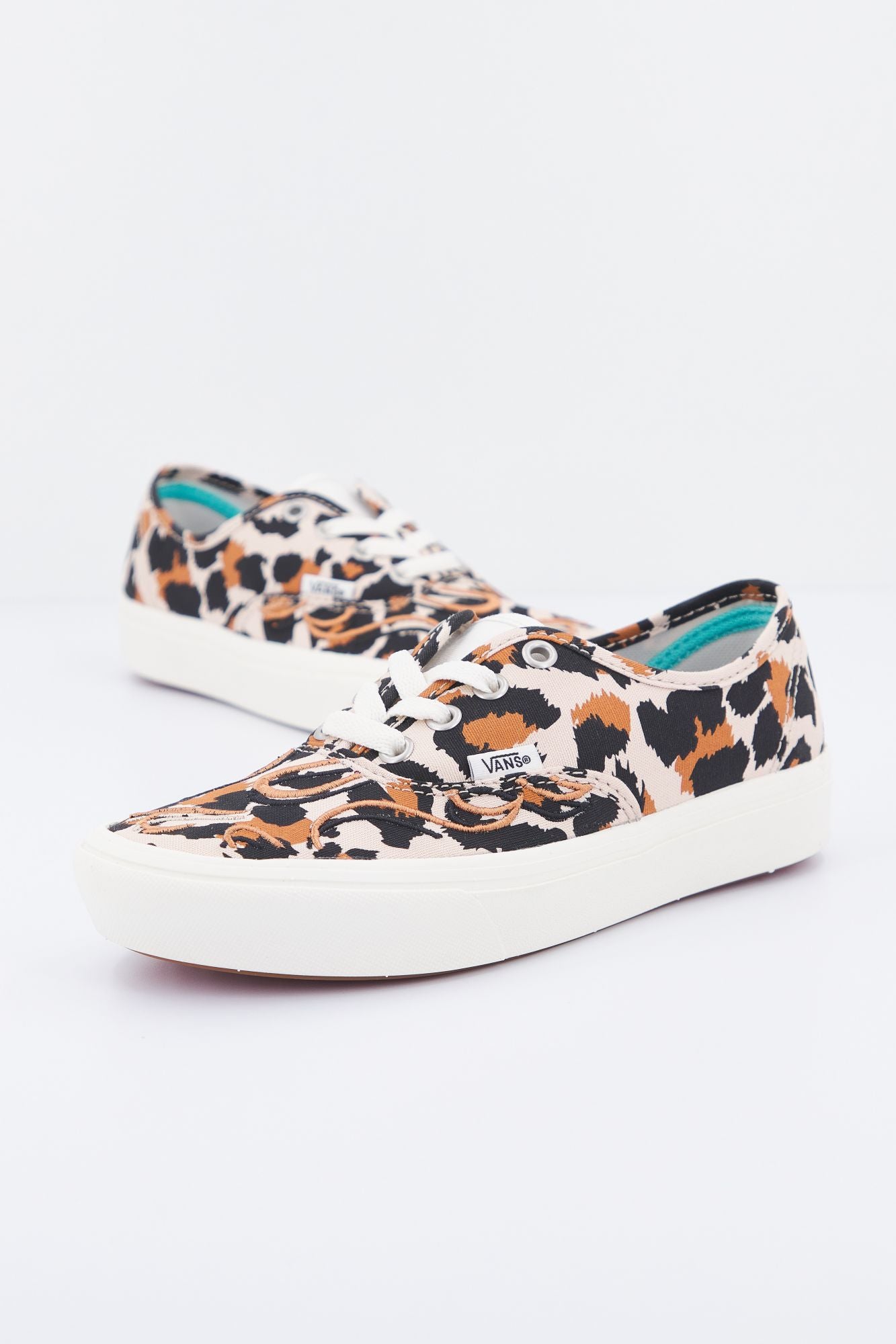 VANS UA COMFYCUSH AUTHENTIC en color ANIMAL PRINT (1)