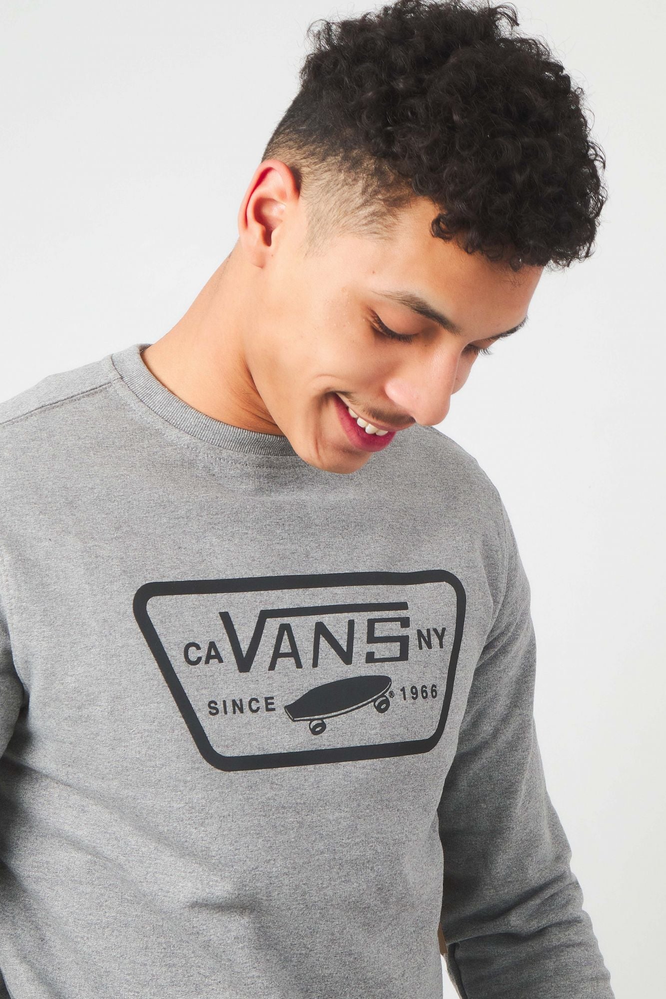 VANS MN FULL PATCH CREW I en color GRIS (5)