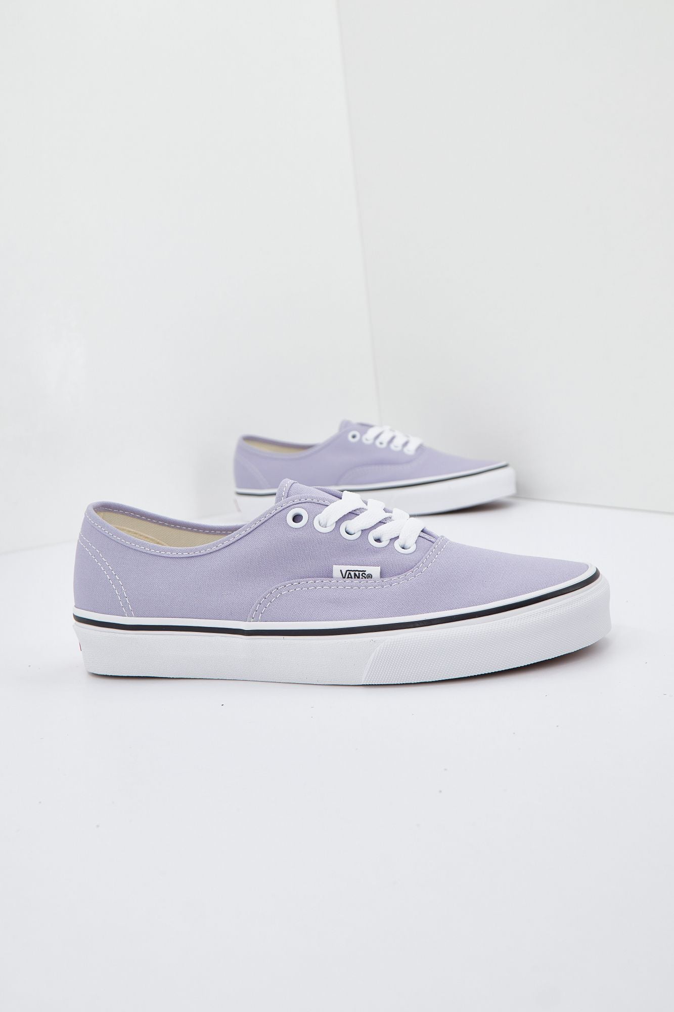 VANS  UA AUTHENTIC en color VIOLETA (1)