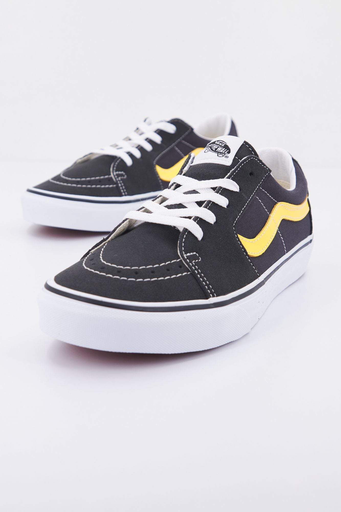 VANS UA SK8-LOW en color NEGRO (2)