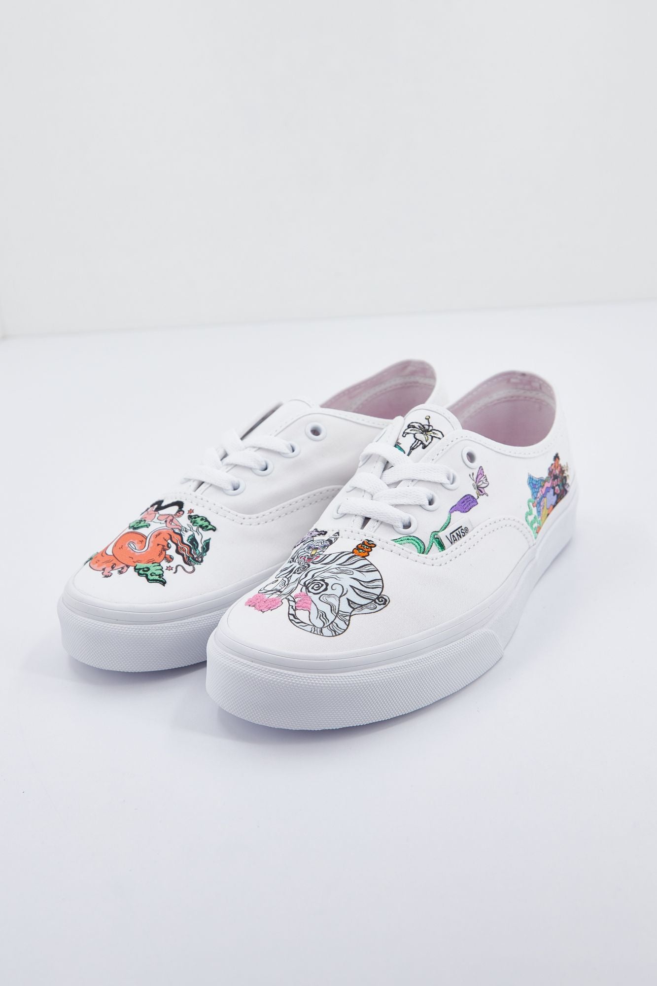 VANS UA AUTHENTIC en color BLANCO (3)