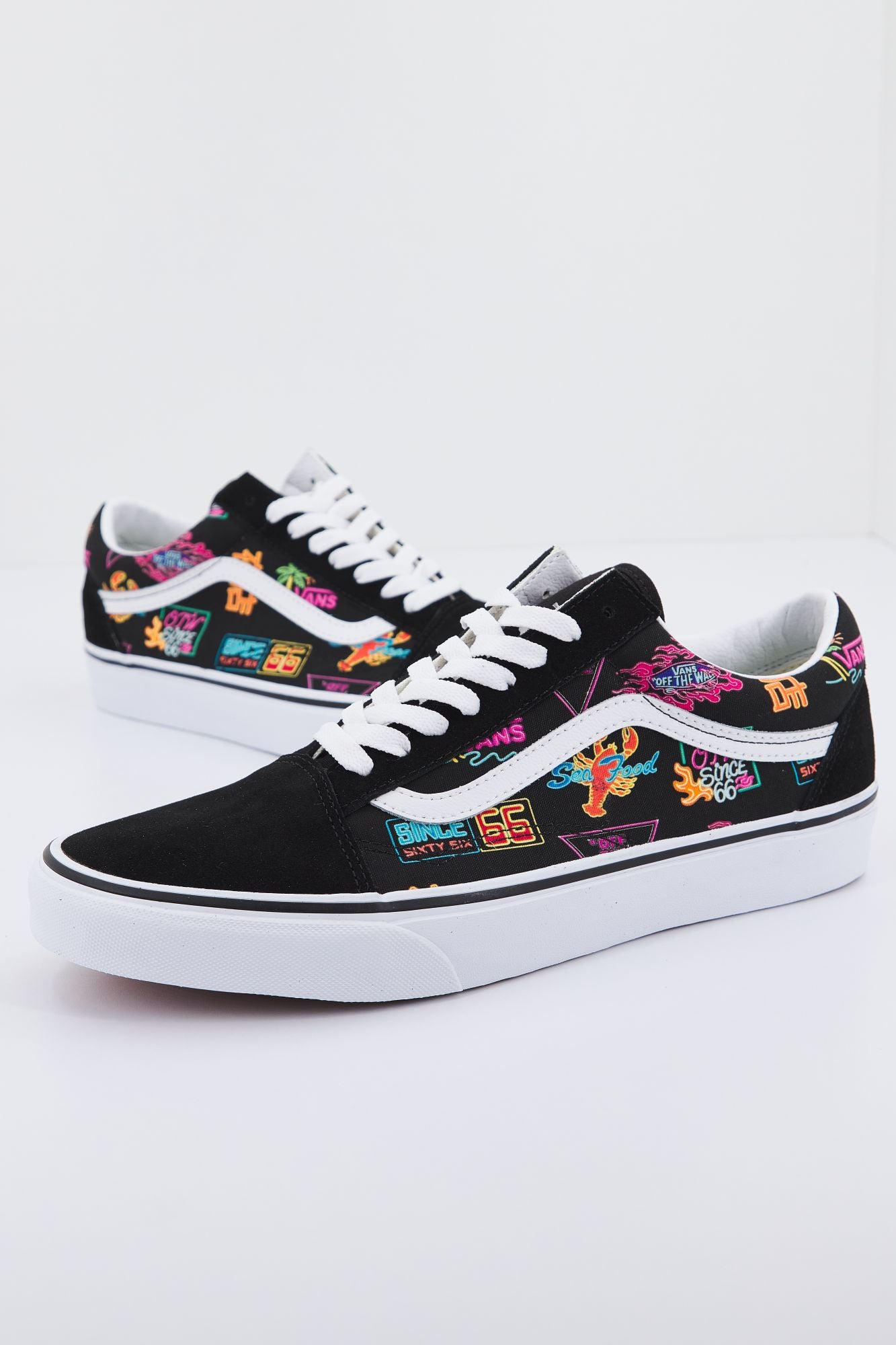 VANS  UA OLD SKOOL en color NEGRO (1)