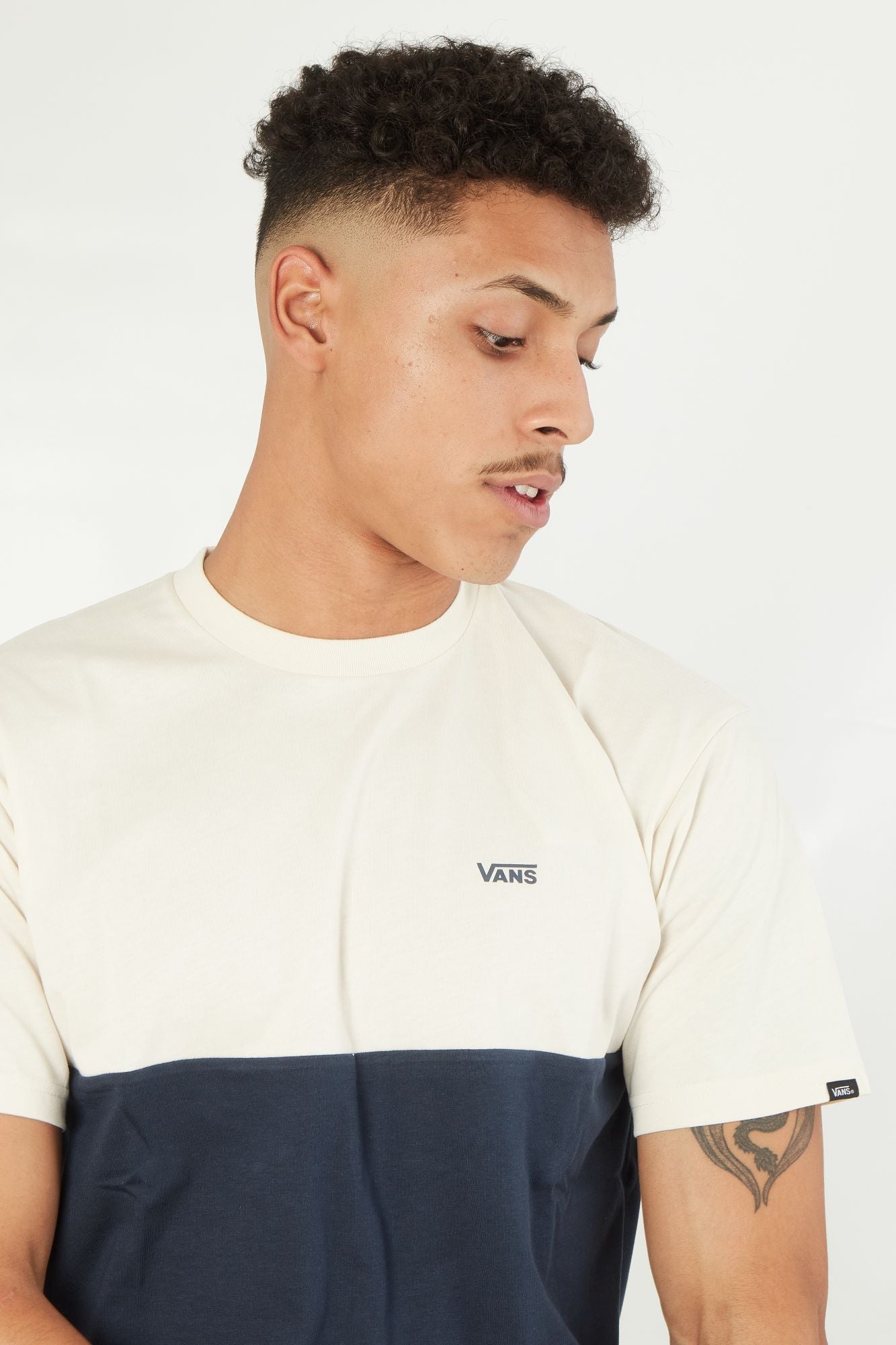 VANS COLORBLOCK TEE en color AZUL (4)