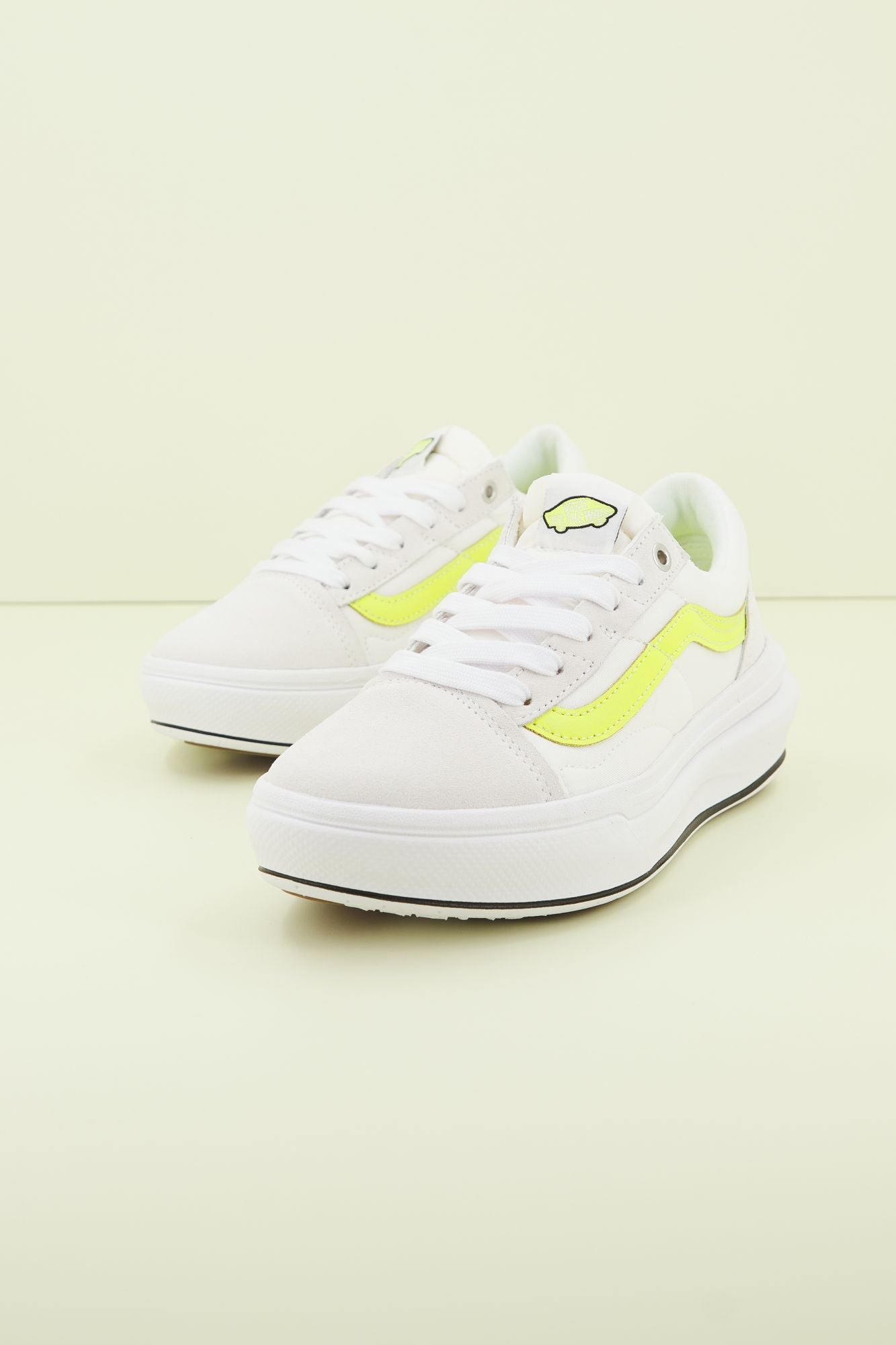 VANS  UA OLD SKOOL OVER en color BLANCO (2)