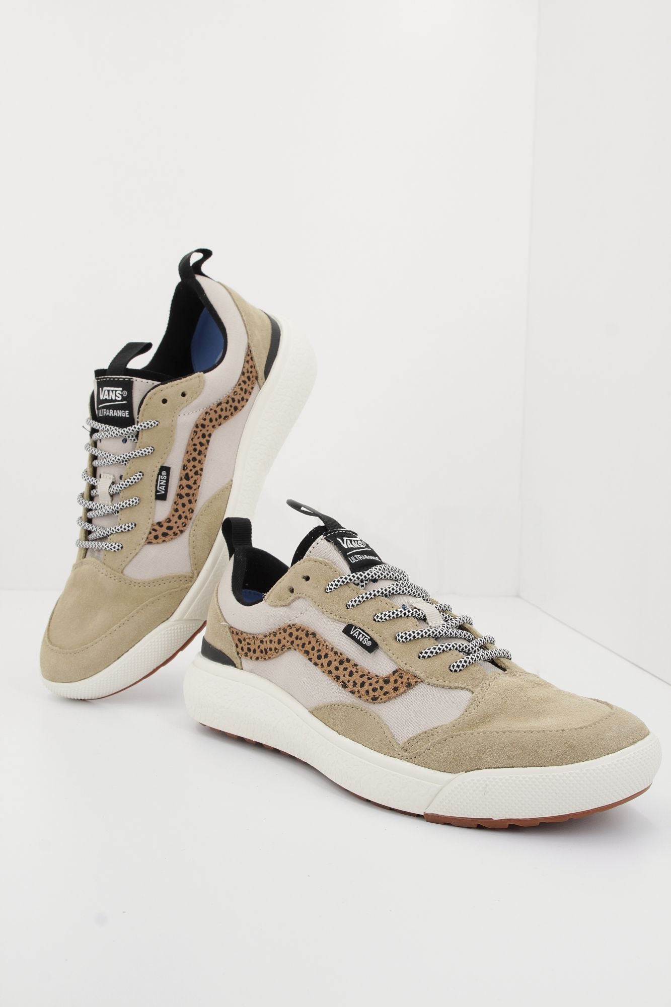 VANS ULTRARANGE en color BEIS (1)