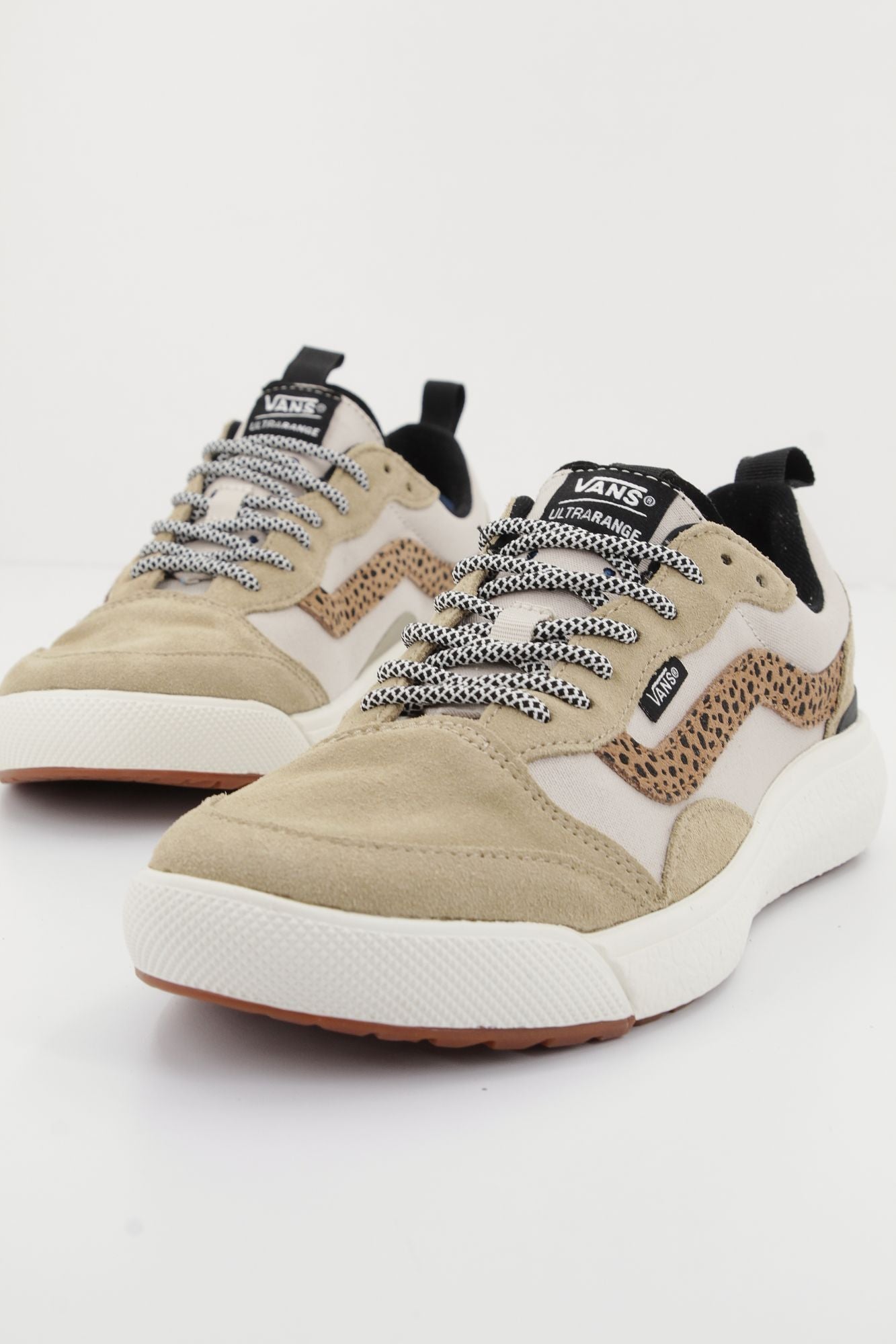 VANS ULTRARANGE en color BEIS (2)