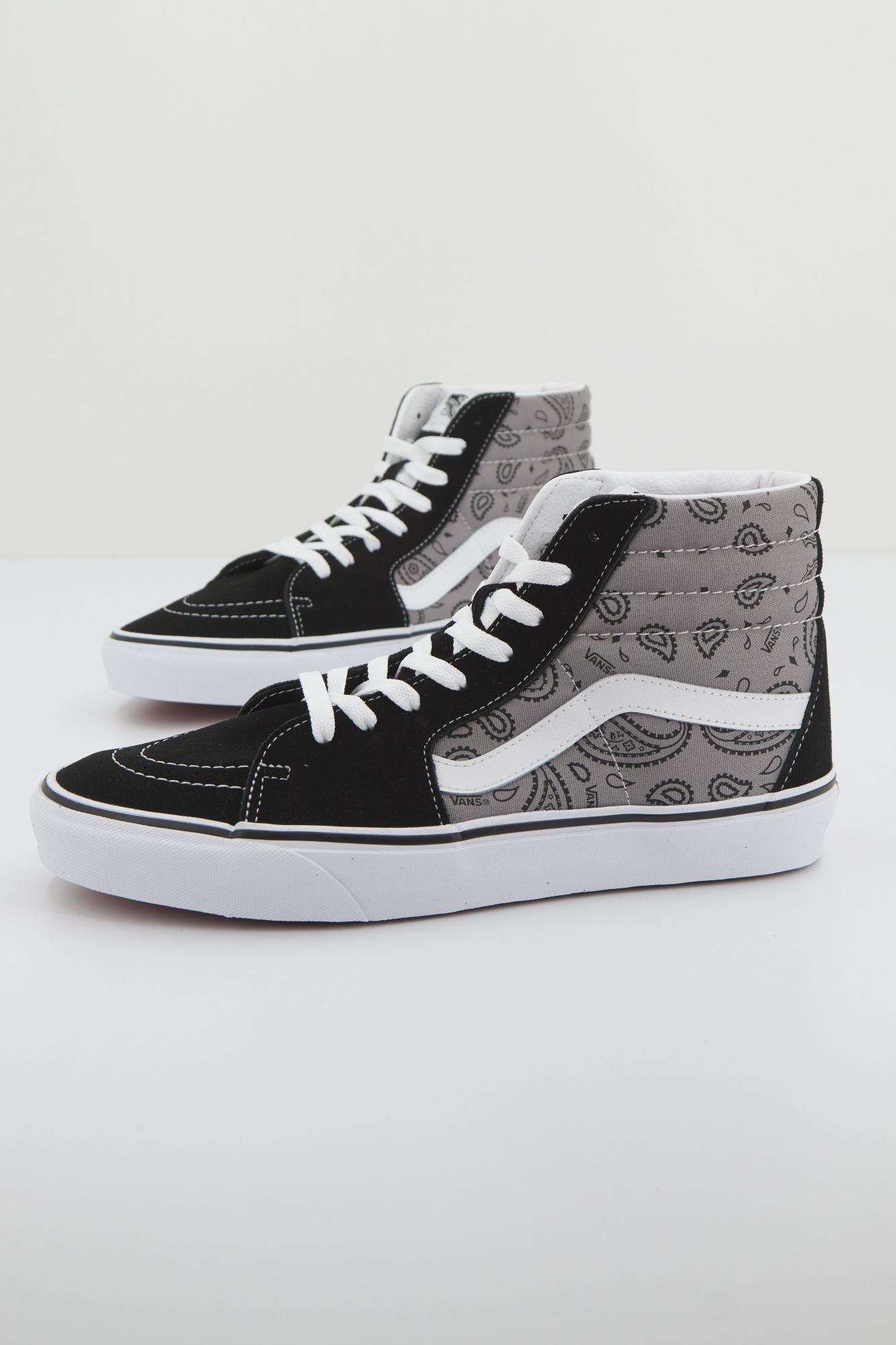 VANS SK8-HI en color NEGRO (2)