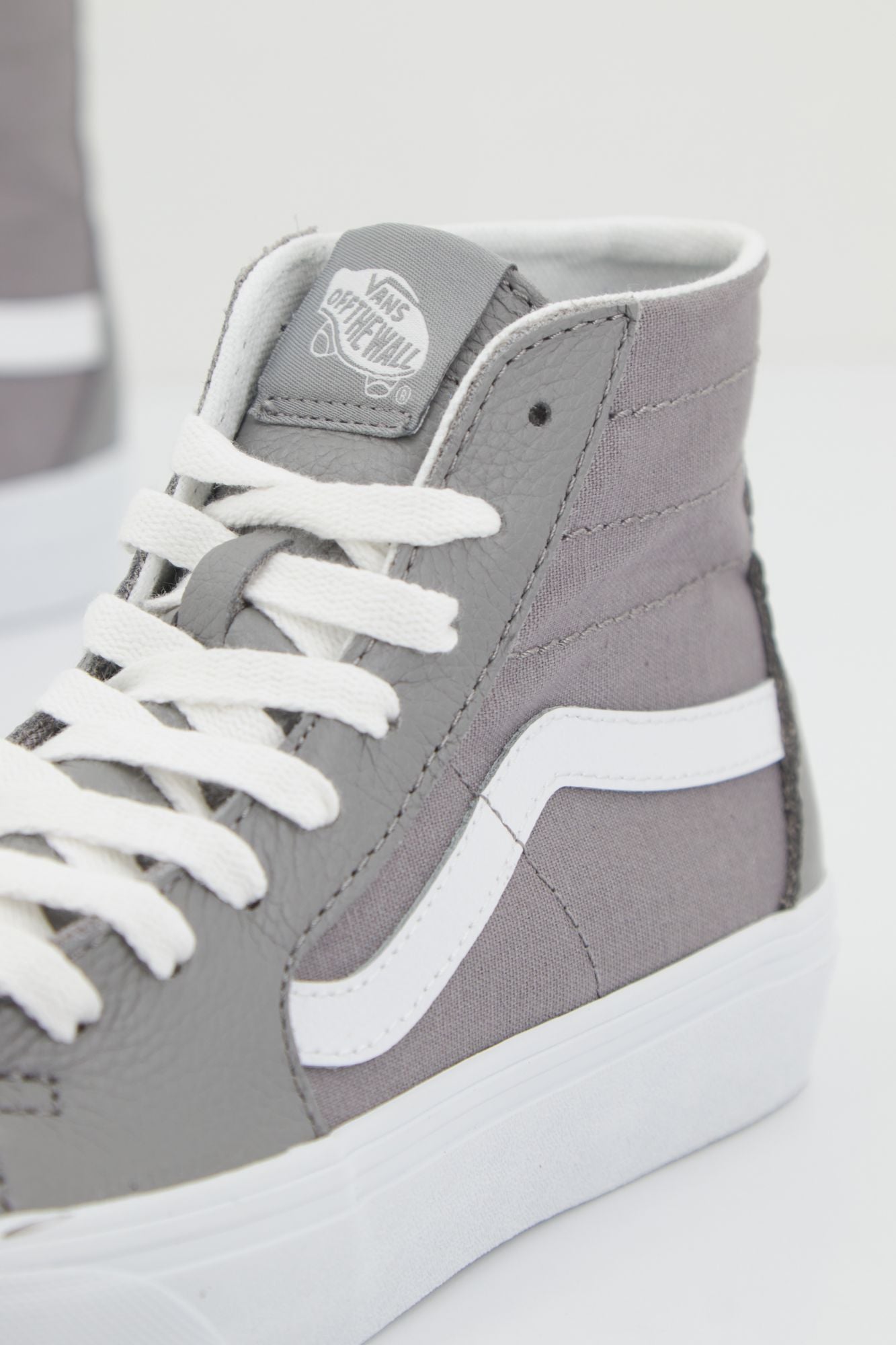 VANS  SK8-HI TAPERED en color GRIS (4)