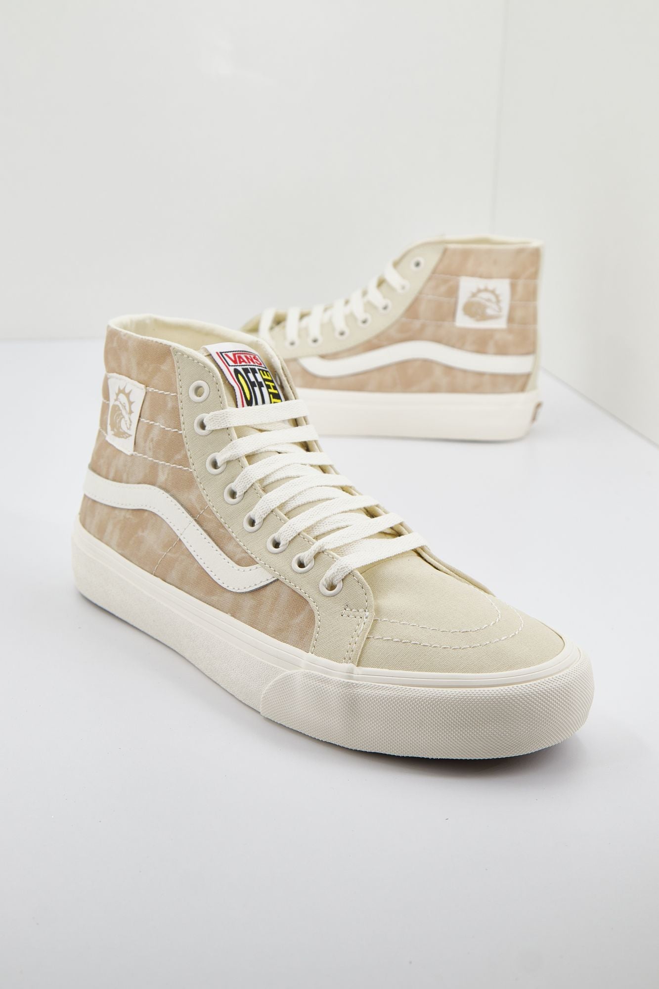 VANS SK8-HI 38 DECON en color BEIS (1)