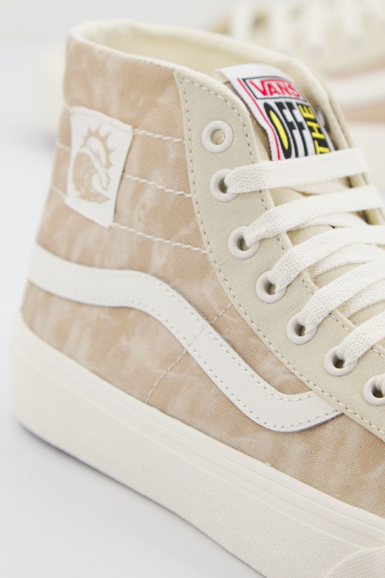 VANS SK8-HI 38 DECON en color BEIS (4)
