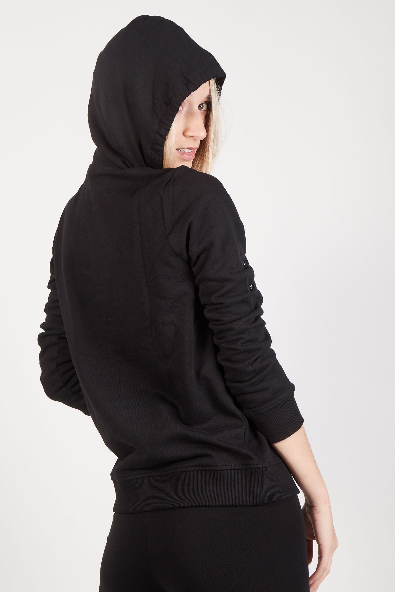 VANS CLASSIC V II HOODIE en color NEGRO (4)