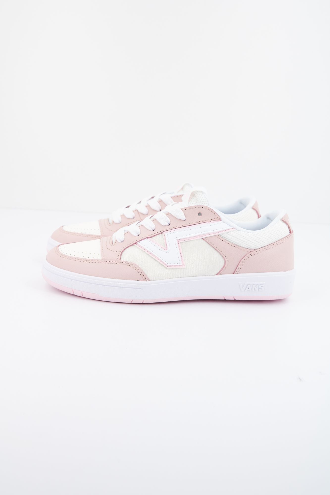 VANS LOWLAND CC en color ROSA (1)