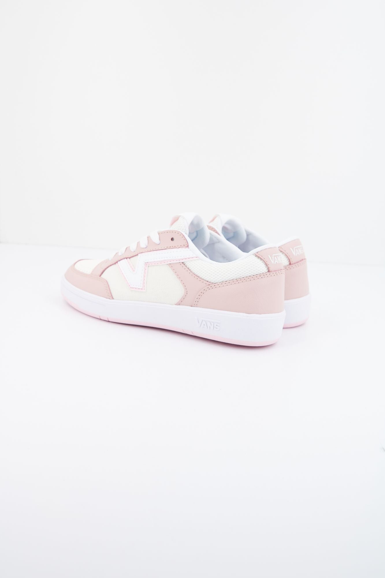 VANS LOWLAND CC en color ROSA (3)