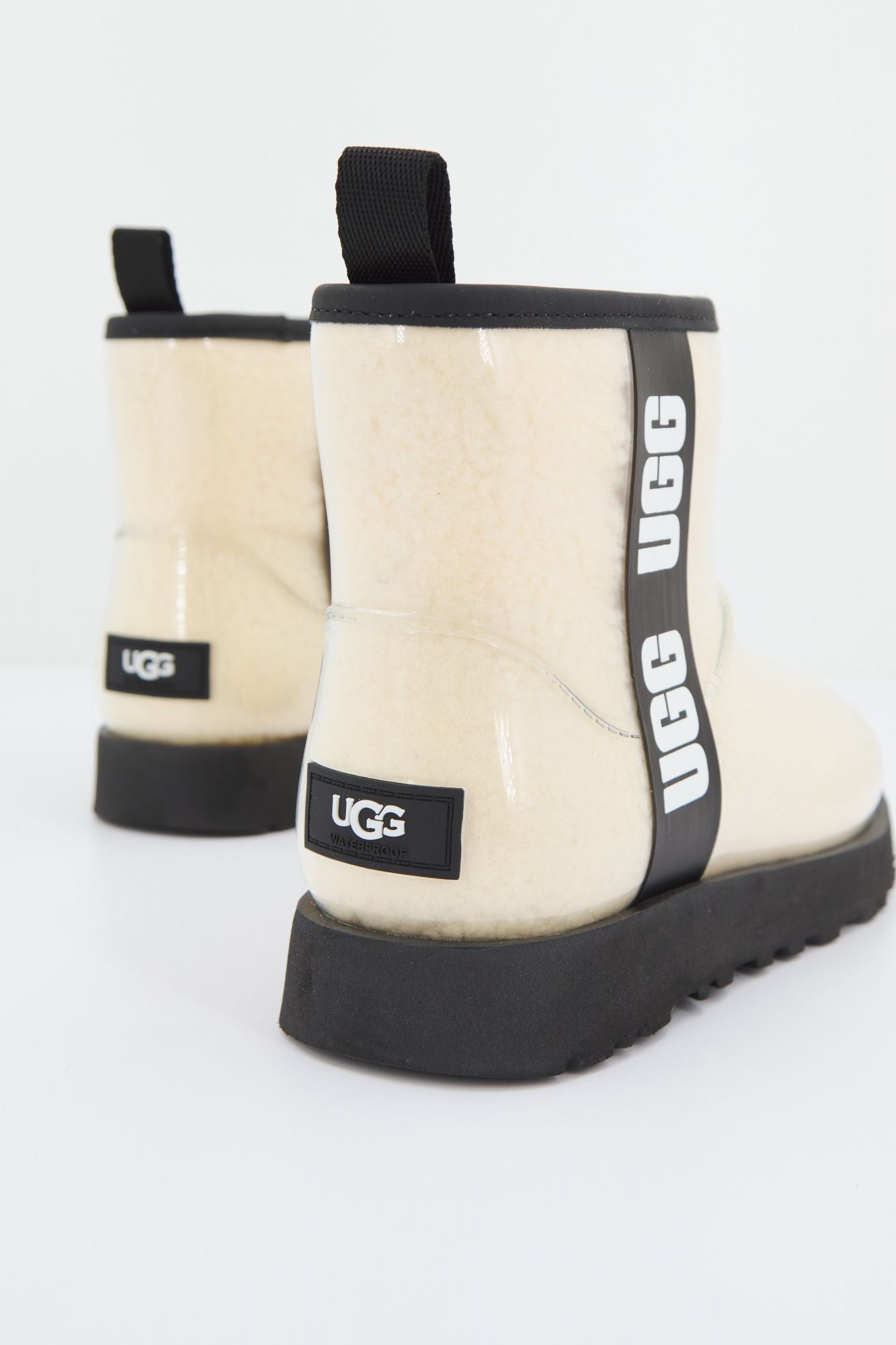 UGG CLASSIC CLEAR MINI en color BEIS (3)