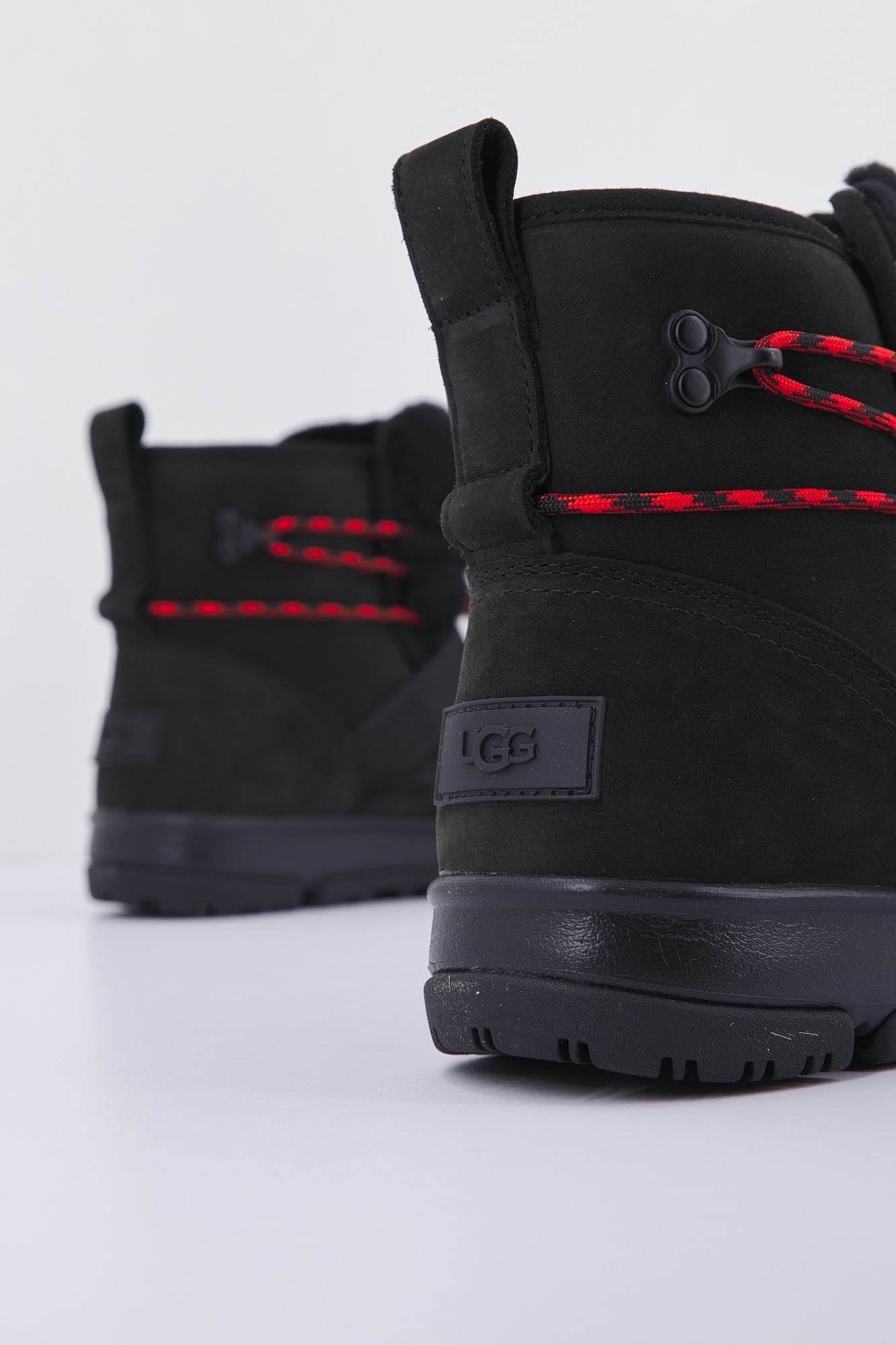 UGG W CLASSIC WEATHER HIKER en color NEGRO (4)