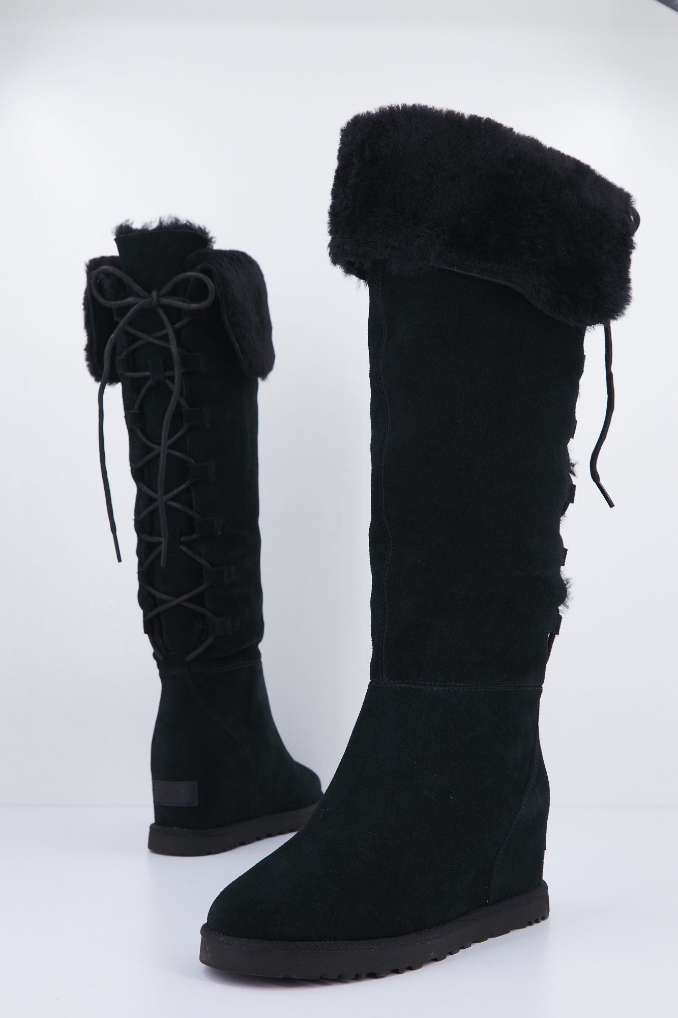 UGG LASSIC FEMME OTK LACE en color NEGRO (1)