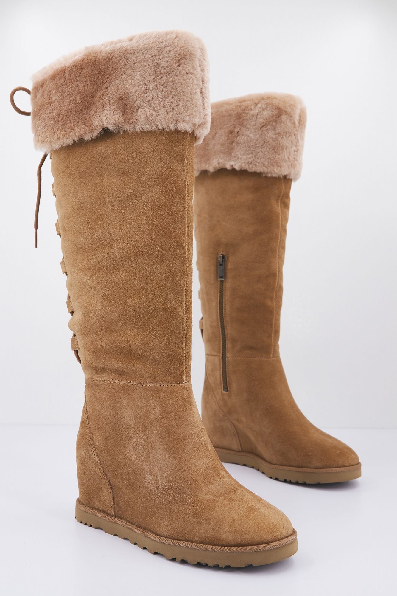 UGG CLASSIC FEMME OTK LACE en color MARRON CLARO (2)