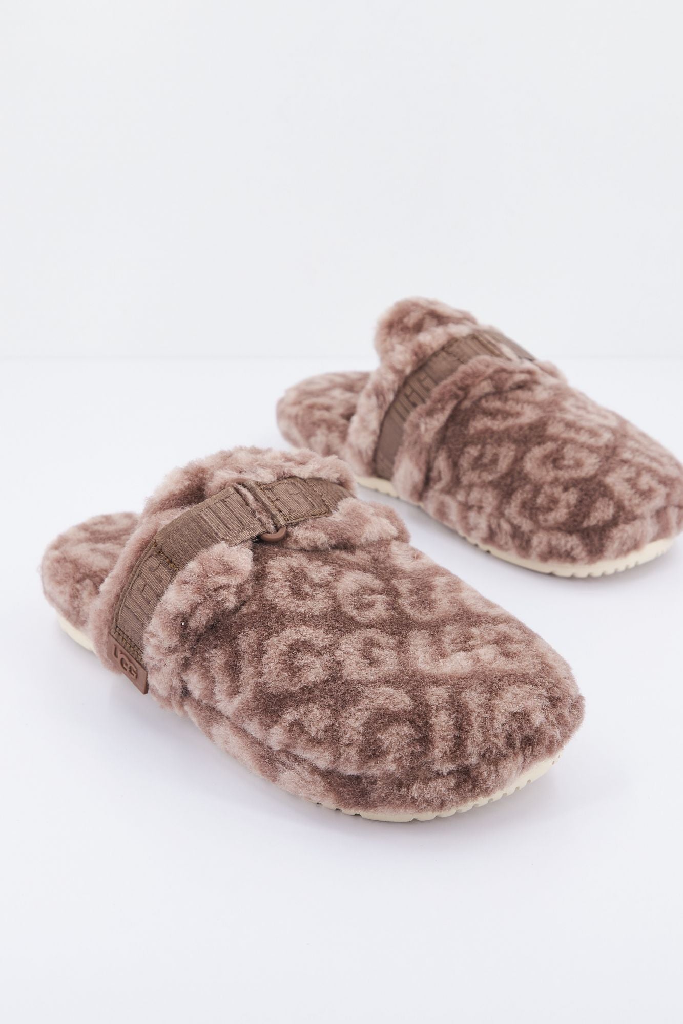UGG M FLUFF IT POP en color MARRON (2)