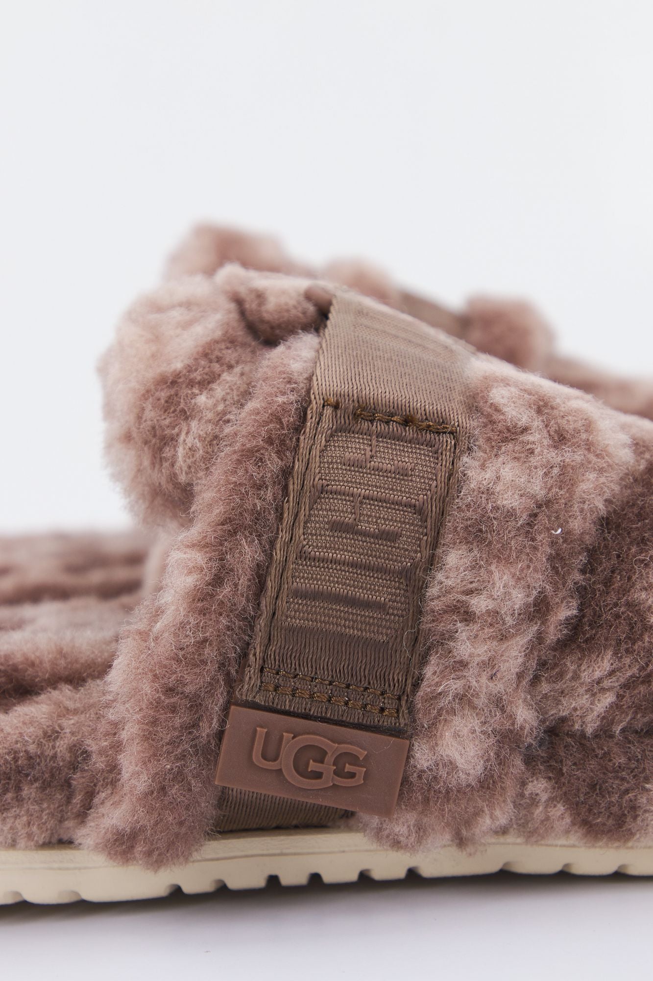 UGG M FLUFF IT POP en color MARRON (4)