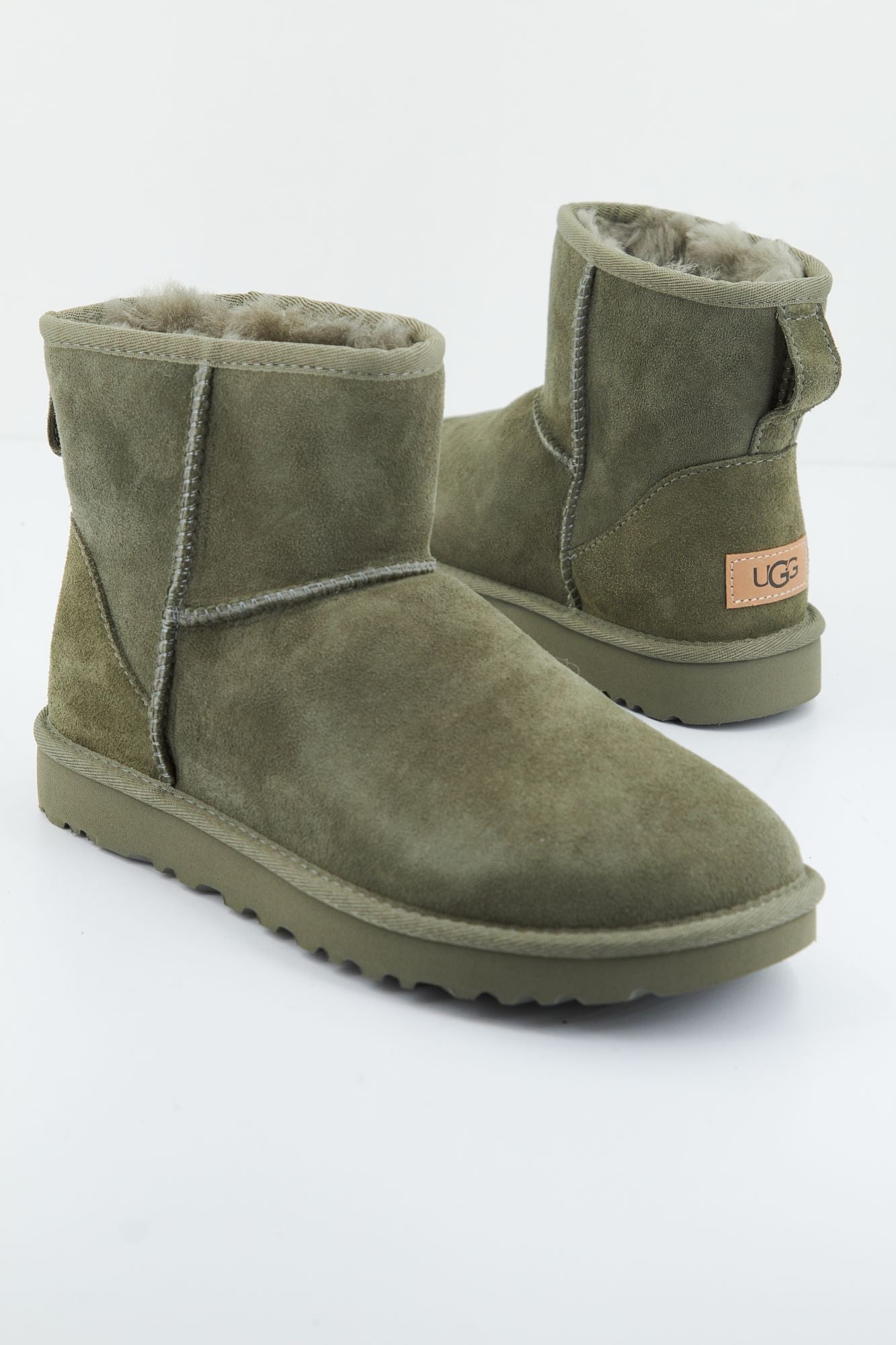 UGG CLASSIC MINI II en color VERDE (1)